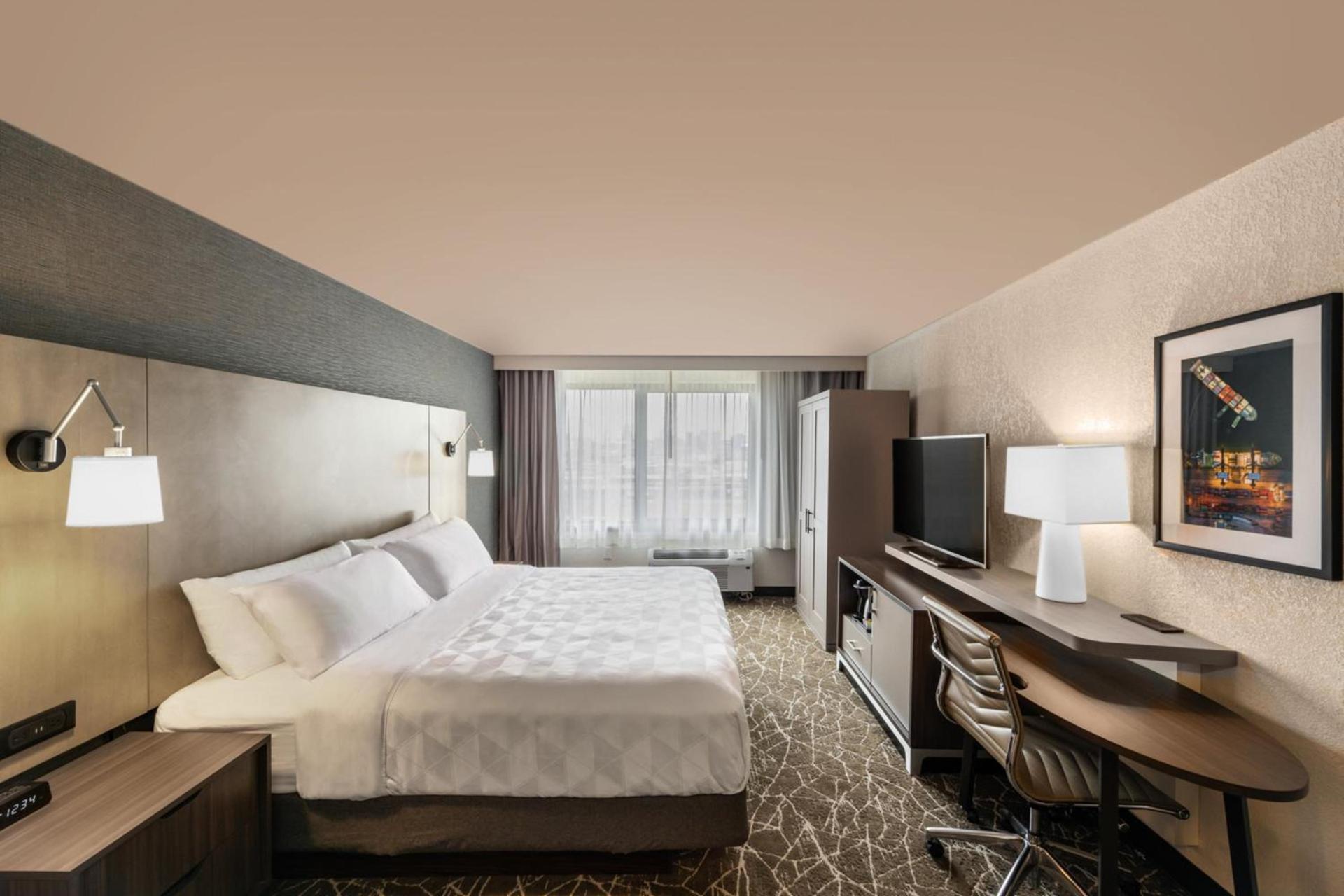 Holiday Inn Newark International Airport photo 39