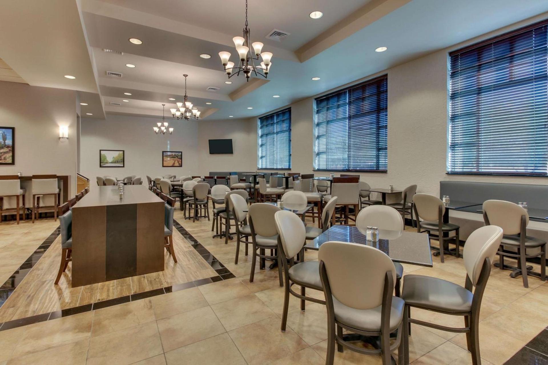 Drury Inn & Suites Phoenix Happy Valley photo 8
