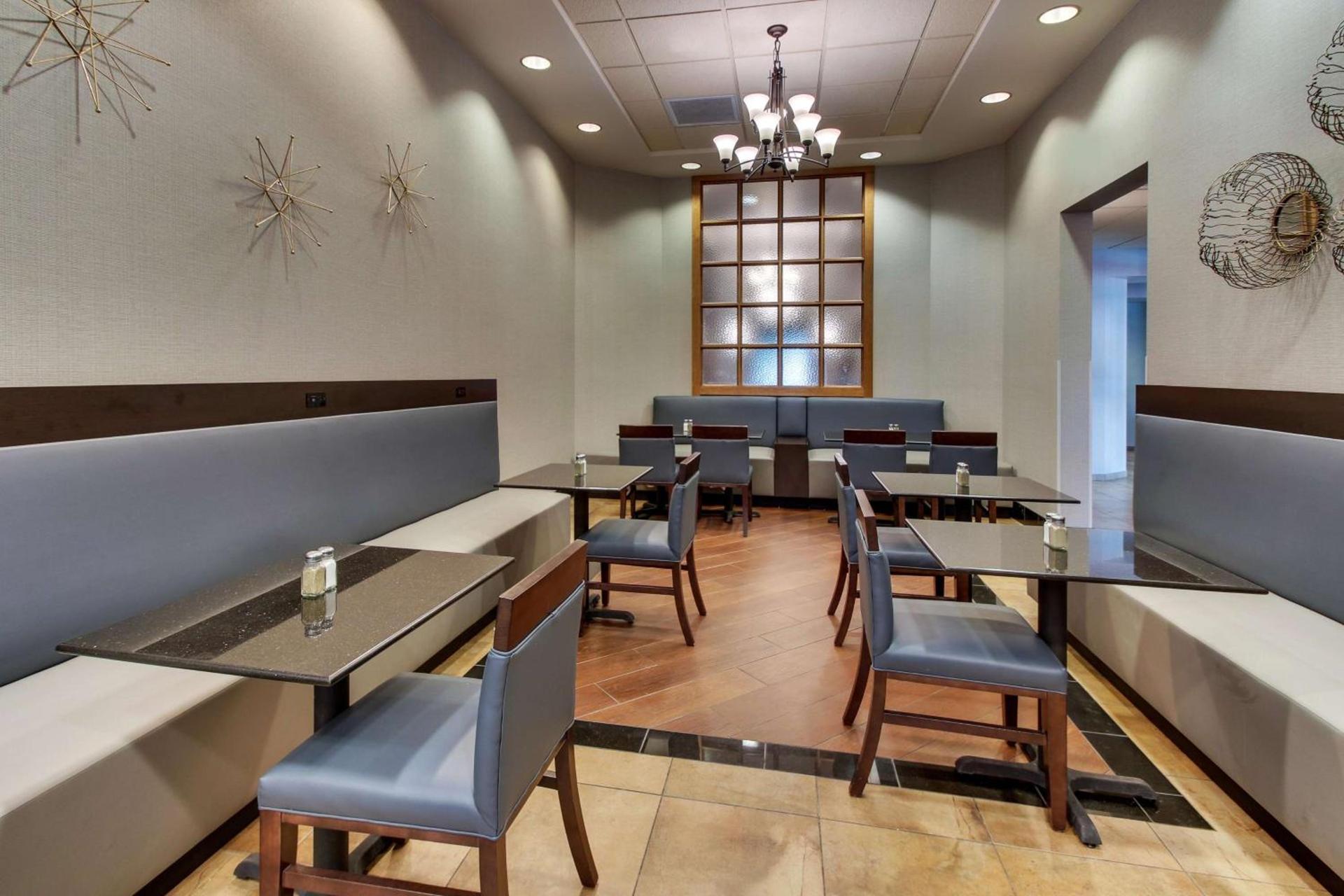 Drury Inn & Suites Phoenix Happy Valley photo 10