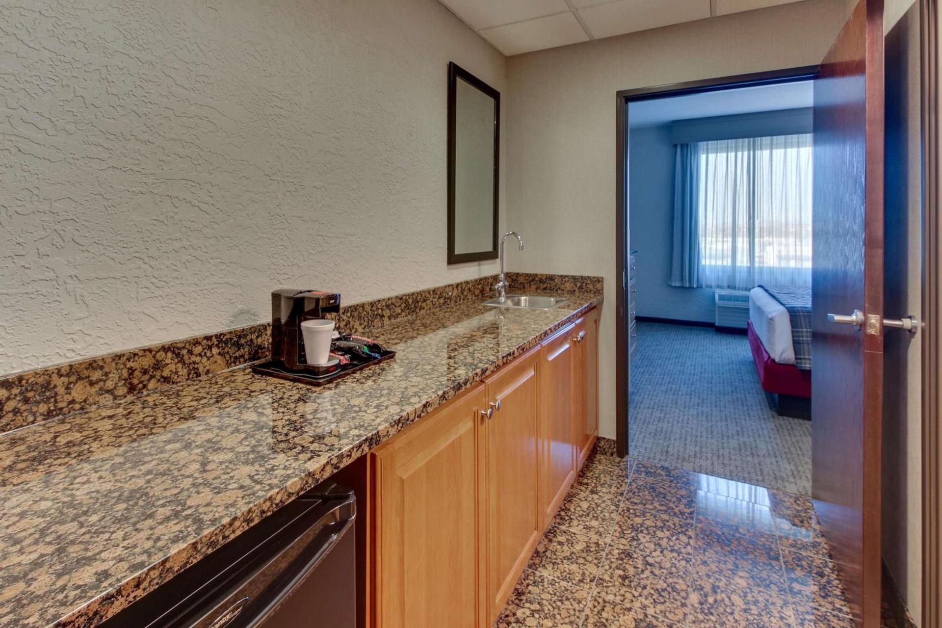 Drury Inn & Suites Phoenix Happy Valley photo 17