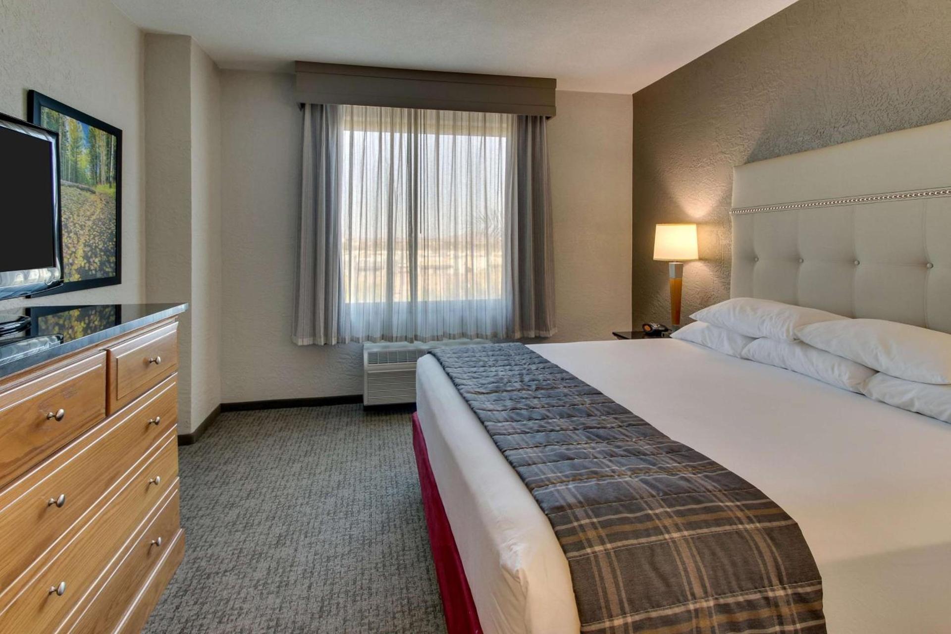 Drury Inn & Suites Phoenix Happy Valley photo 18