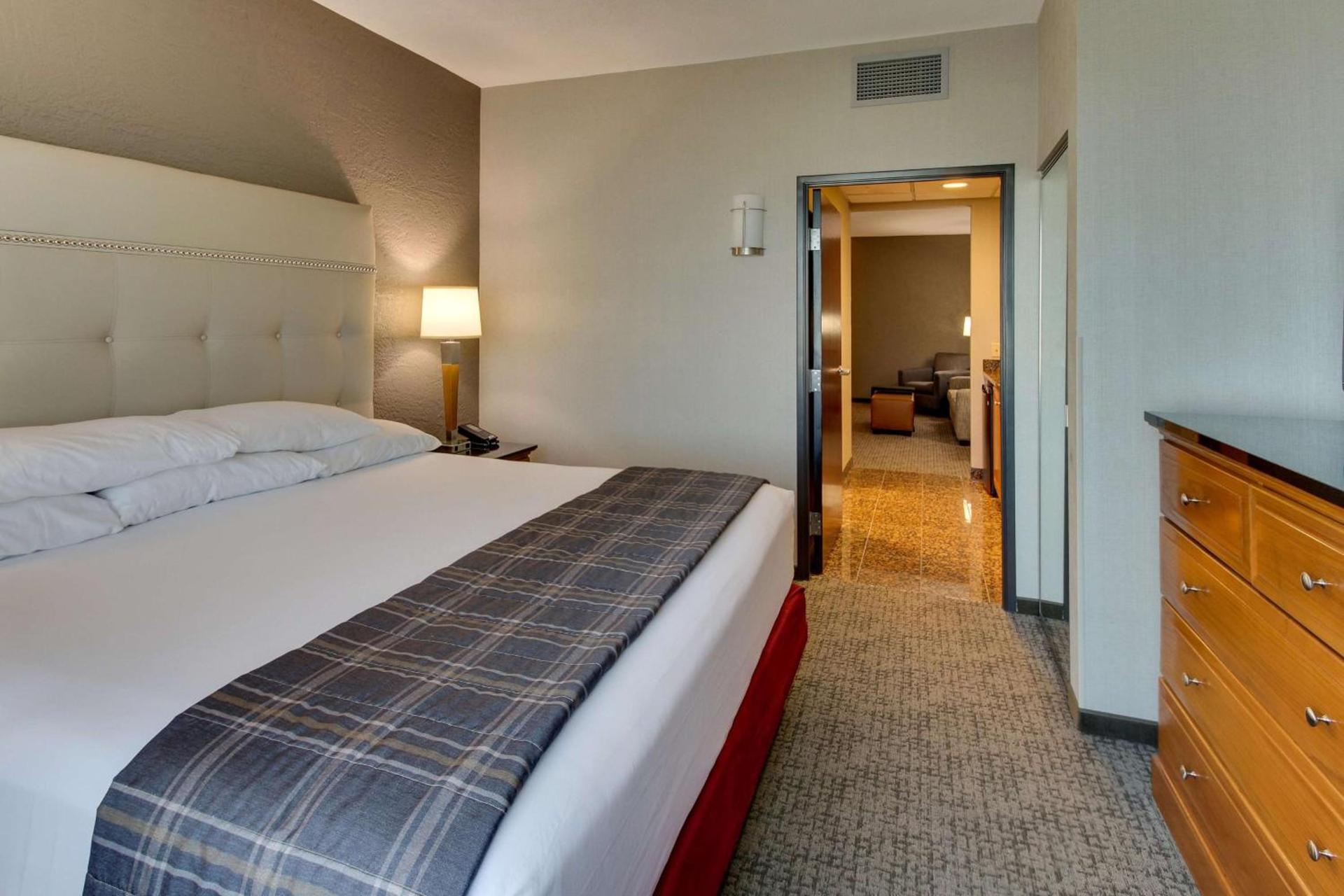 Drury Inn & Suites Phoenix Happy Valley photo 19