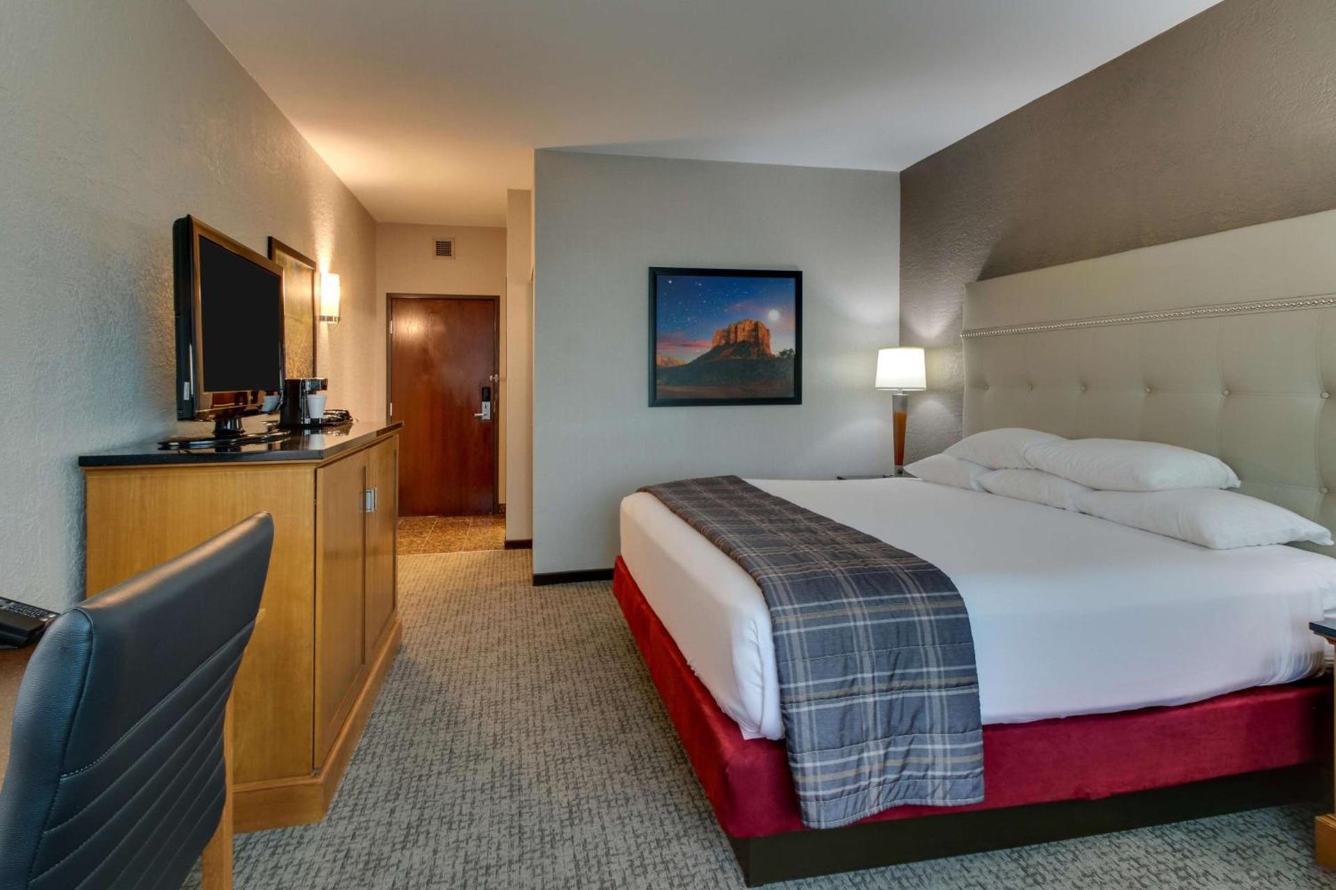 Drury Inn & Suites Phoenix Happy Valley photo 23