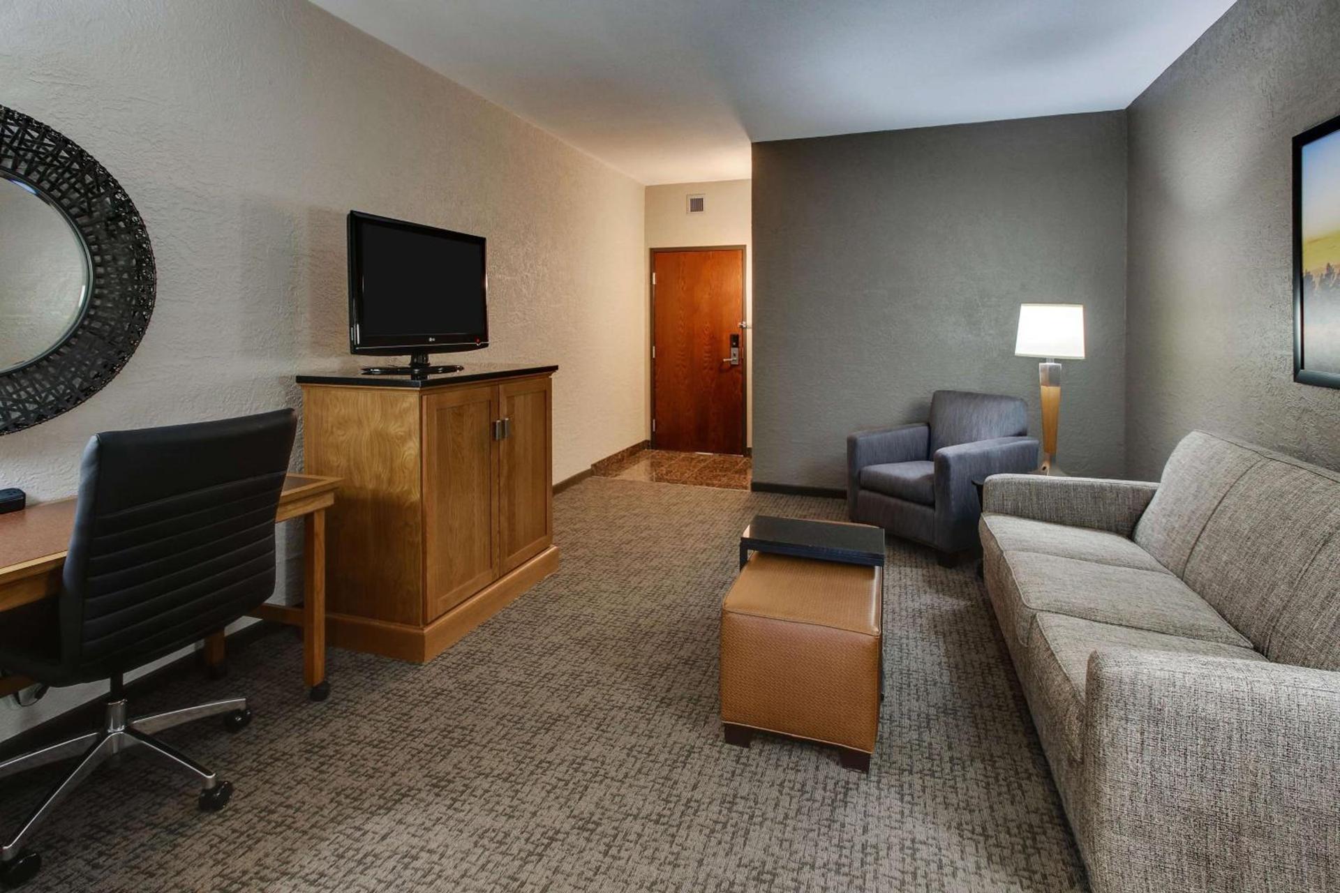 Drury Inn & Suites Phoenix Happy Valley photo 16