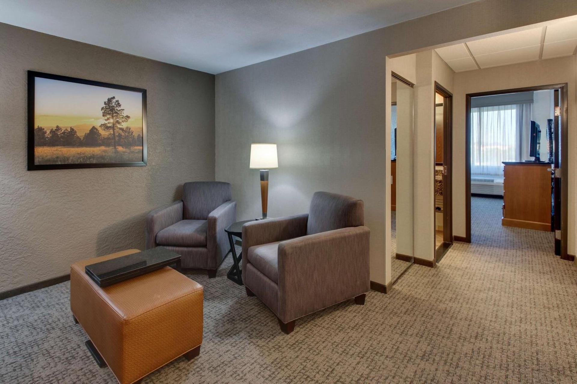 Drury Inn & Suites Phoenix Happy Valley photo 30