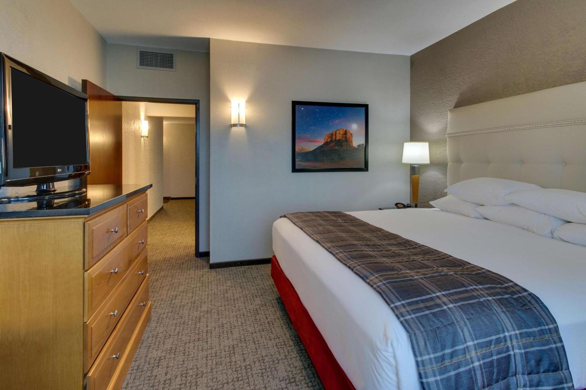 Drury Inn & Suites Phoenix Happy Valley photo 32
