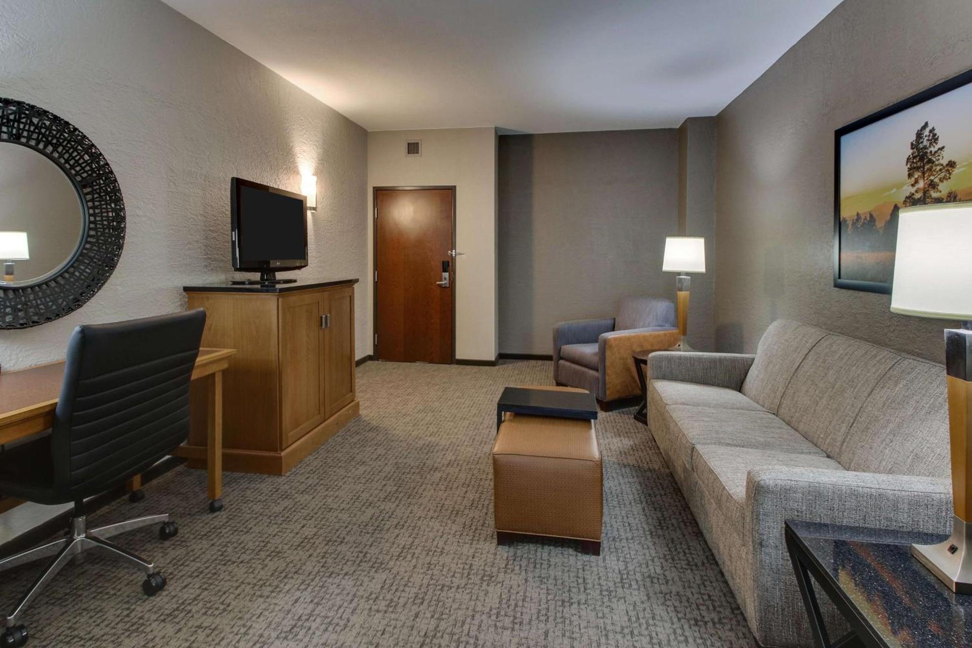 Drury Inn & Suites Phoenix Happy Valley photo 34