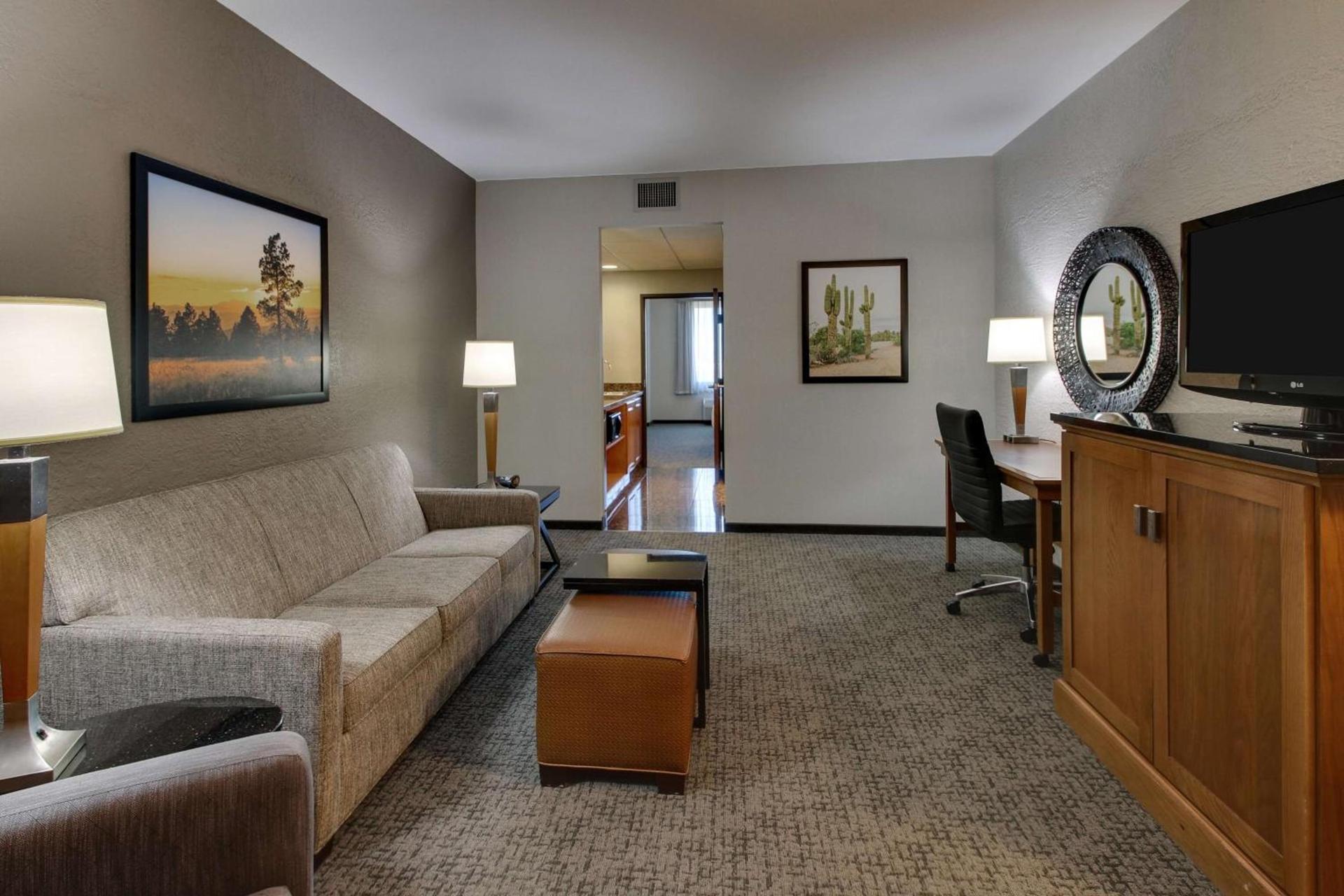 Drury Inn & Suites Phoenix Happy Valley photo 33