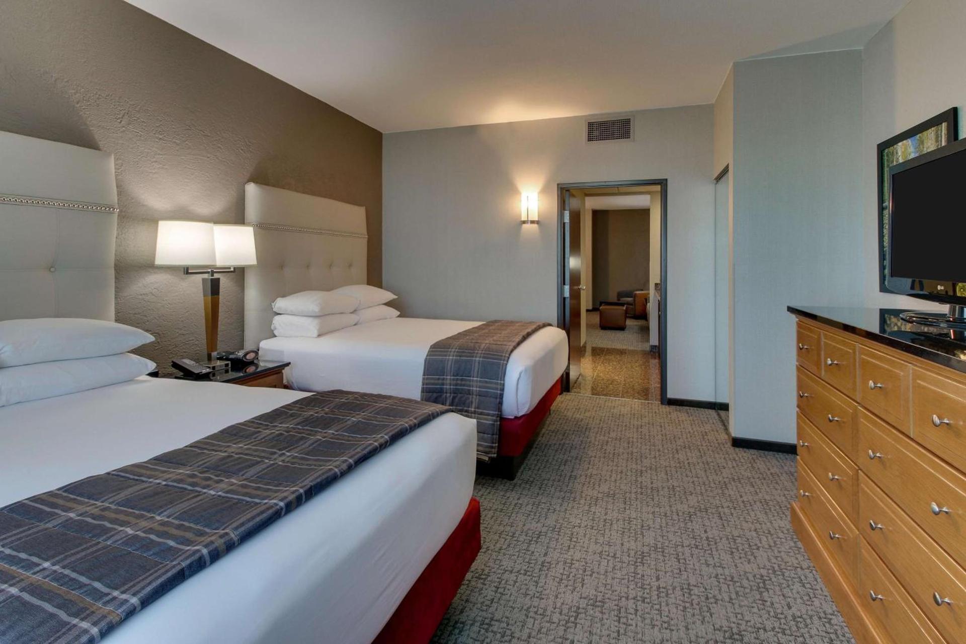 Drury Inn & Suites Phoenix Happy Valley photo 37