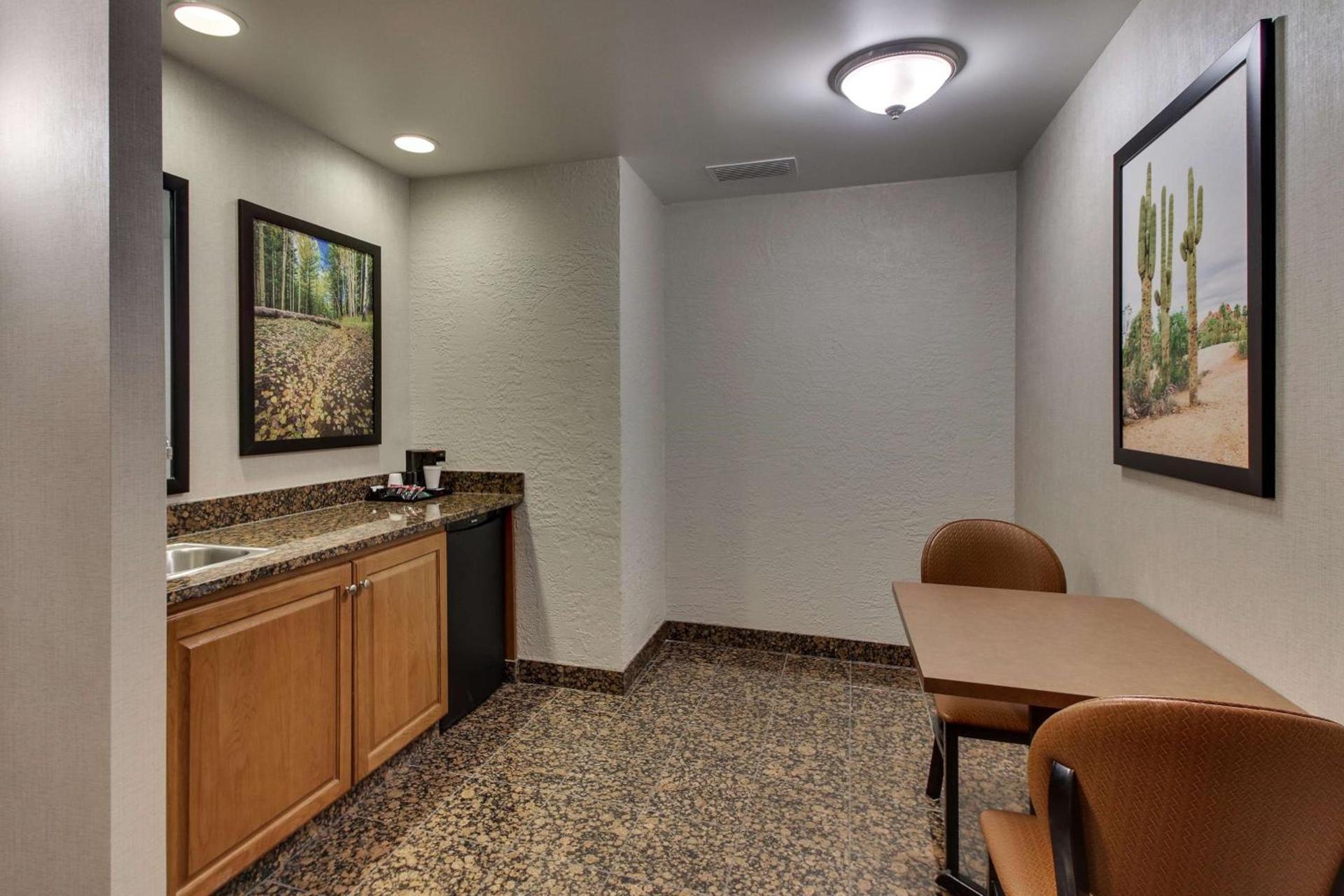 Drury Inn & Suites Phoenix Happy Valley photo 38