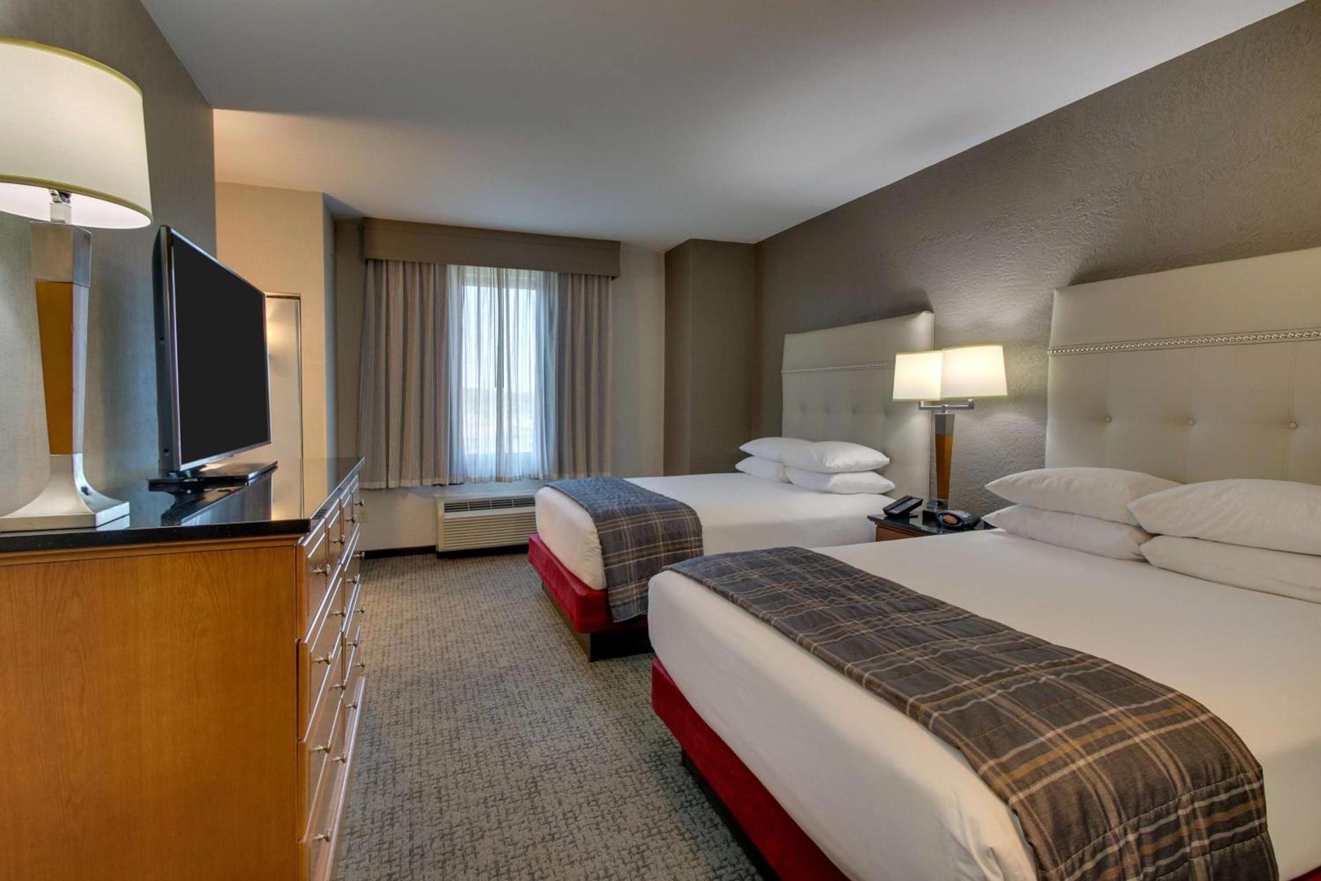Drury Inn & Suites Phoenix Happy Valley photo 40