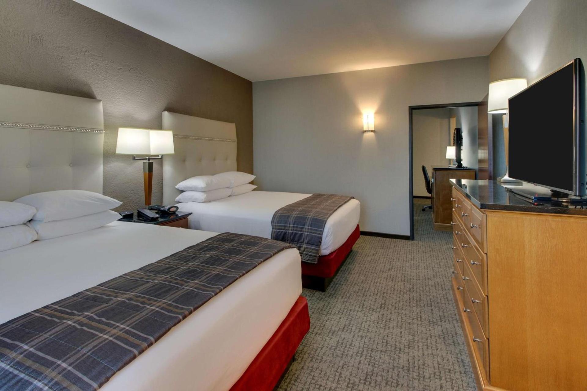 Drury Inn & Suites Phoenix Happy Valley photo 41