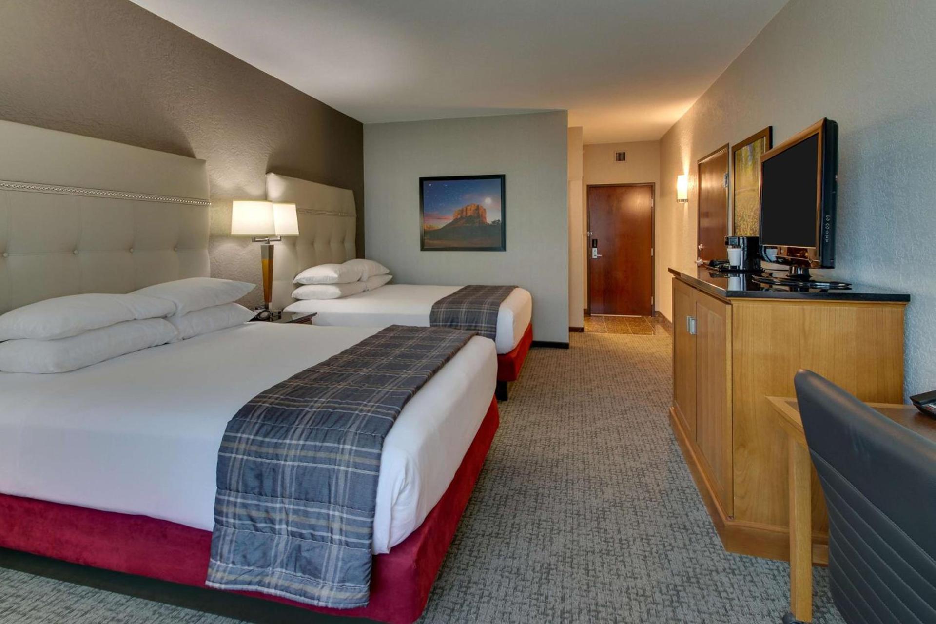 Drury Inn & Suites Phoenix Happy Valley photo 45