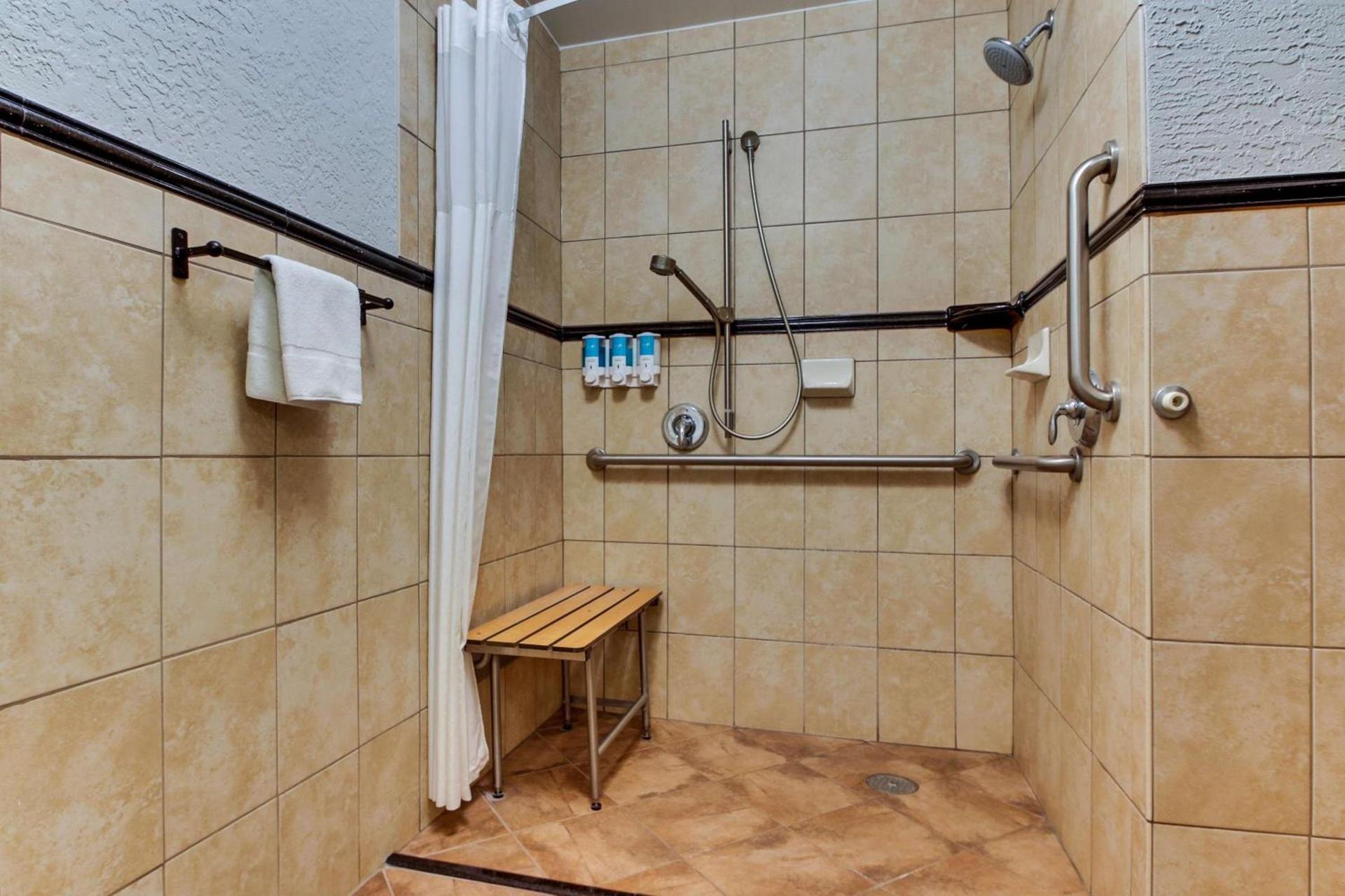 Drury Inn & Suites Phoenix Happy Valley photo 47