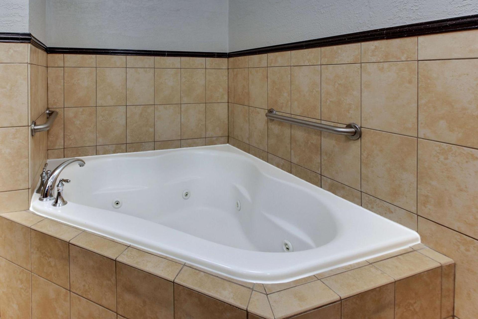 Drury Inn & Suites Phoenix Happy Valley photo 50