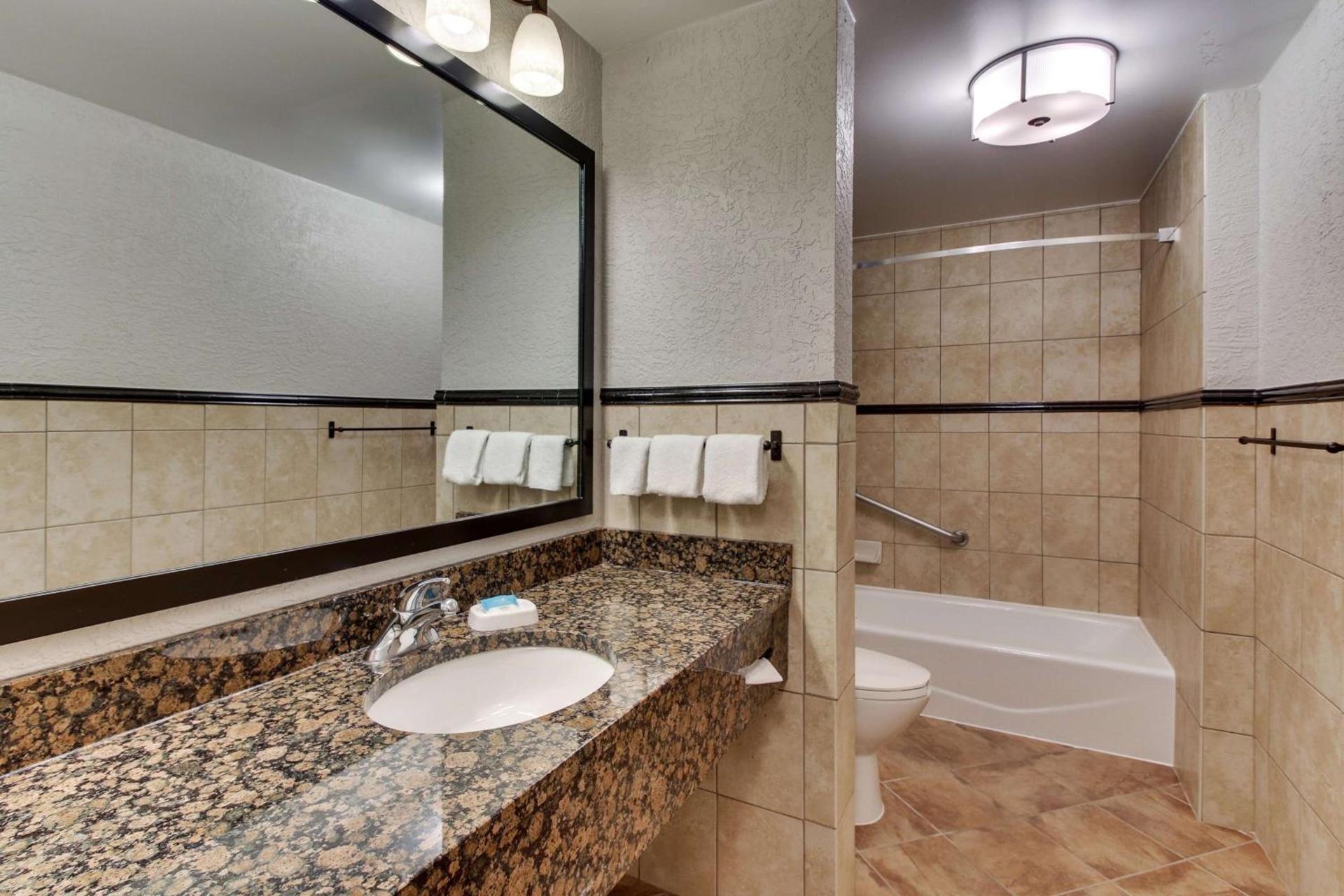 Drury Inn & Suites Phoenix Happy Valley photo 52