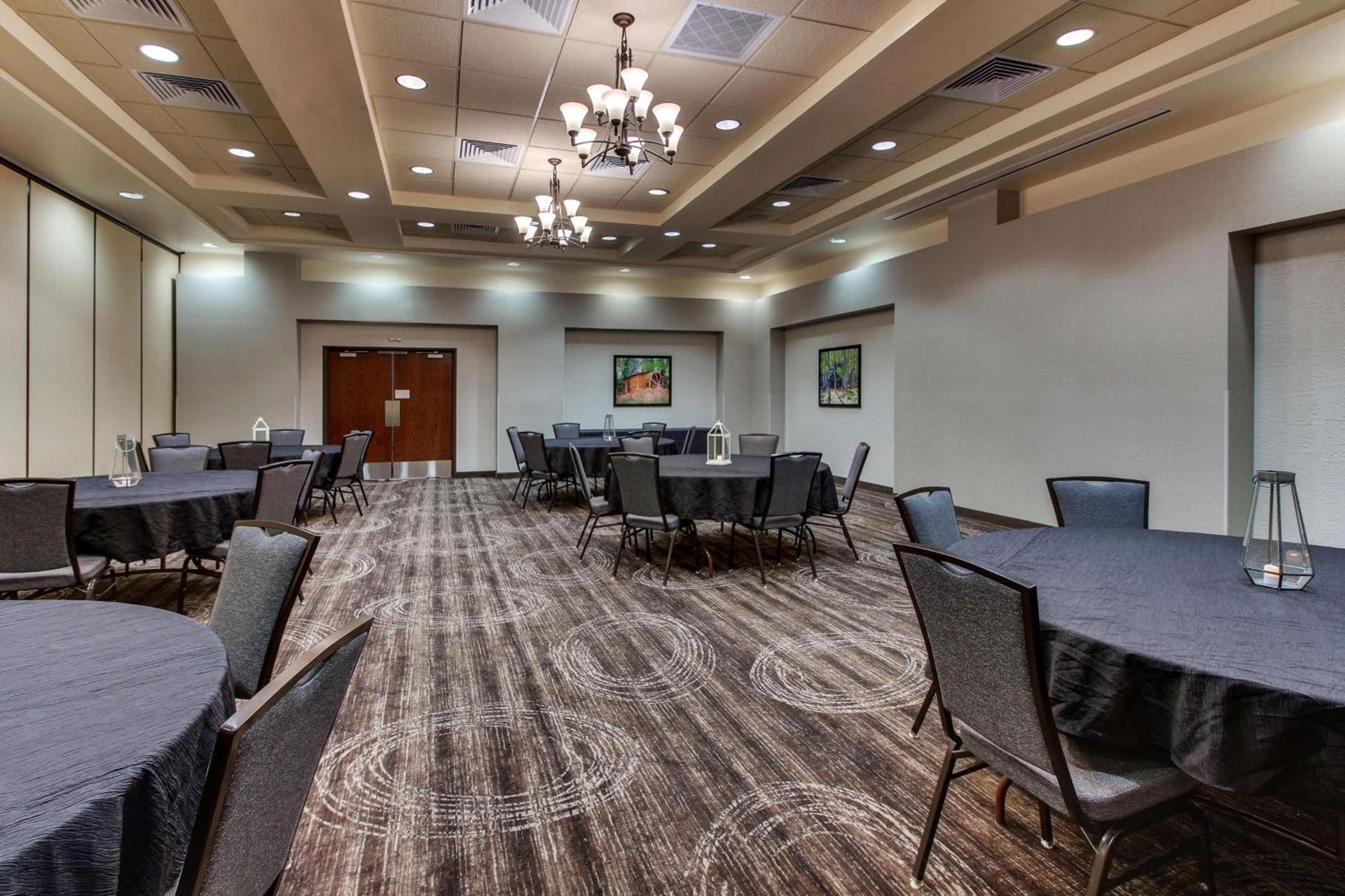 Drury Inn & Suites Phoenix Happy Valley photo 64