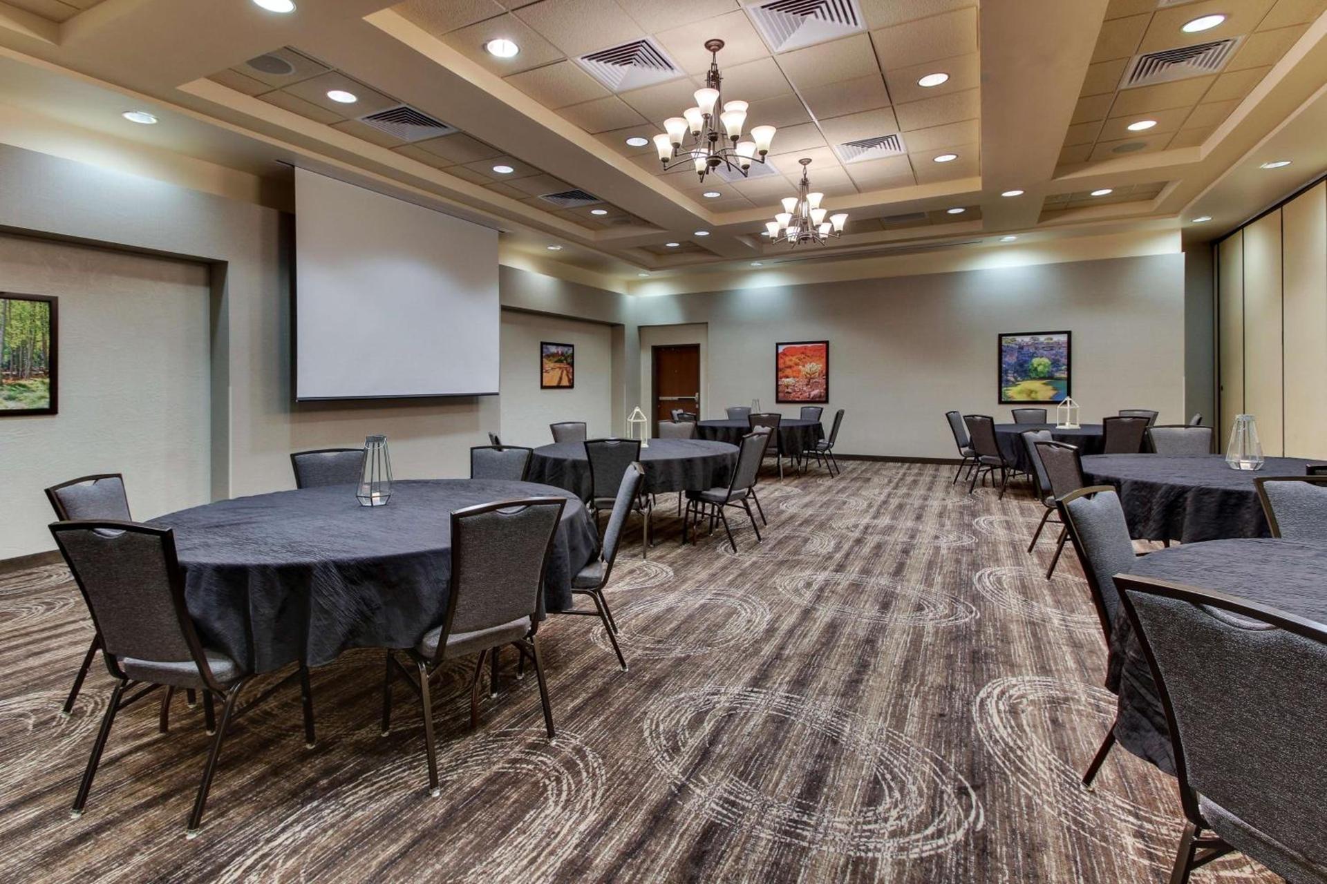 Drury Inn & Suites Phoenix Happy Valley photo 62