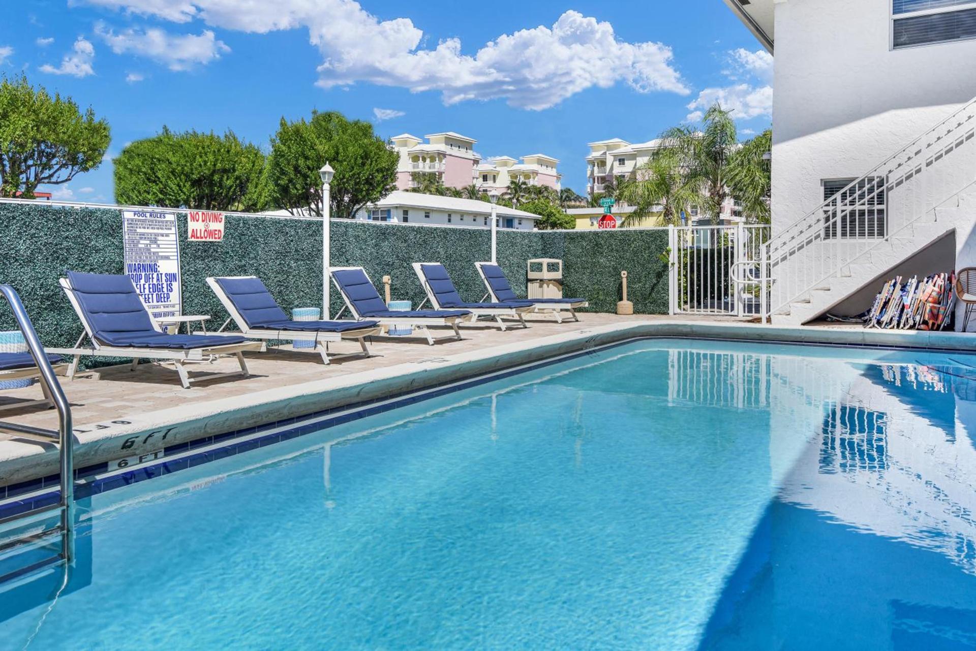 The Shores Hotel photo 2