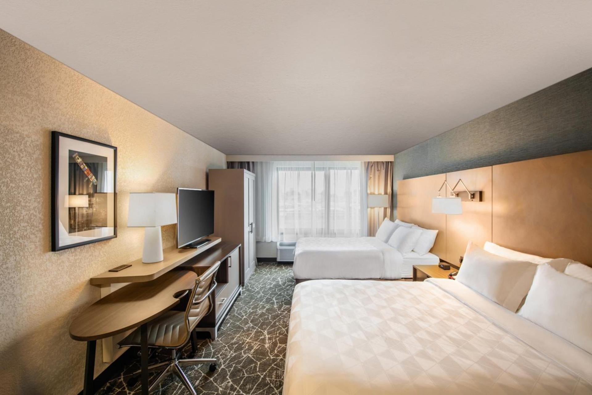 Holiday Inn Newark International Airport photo 38