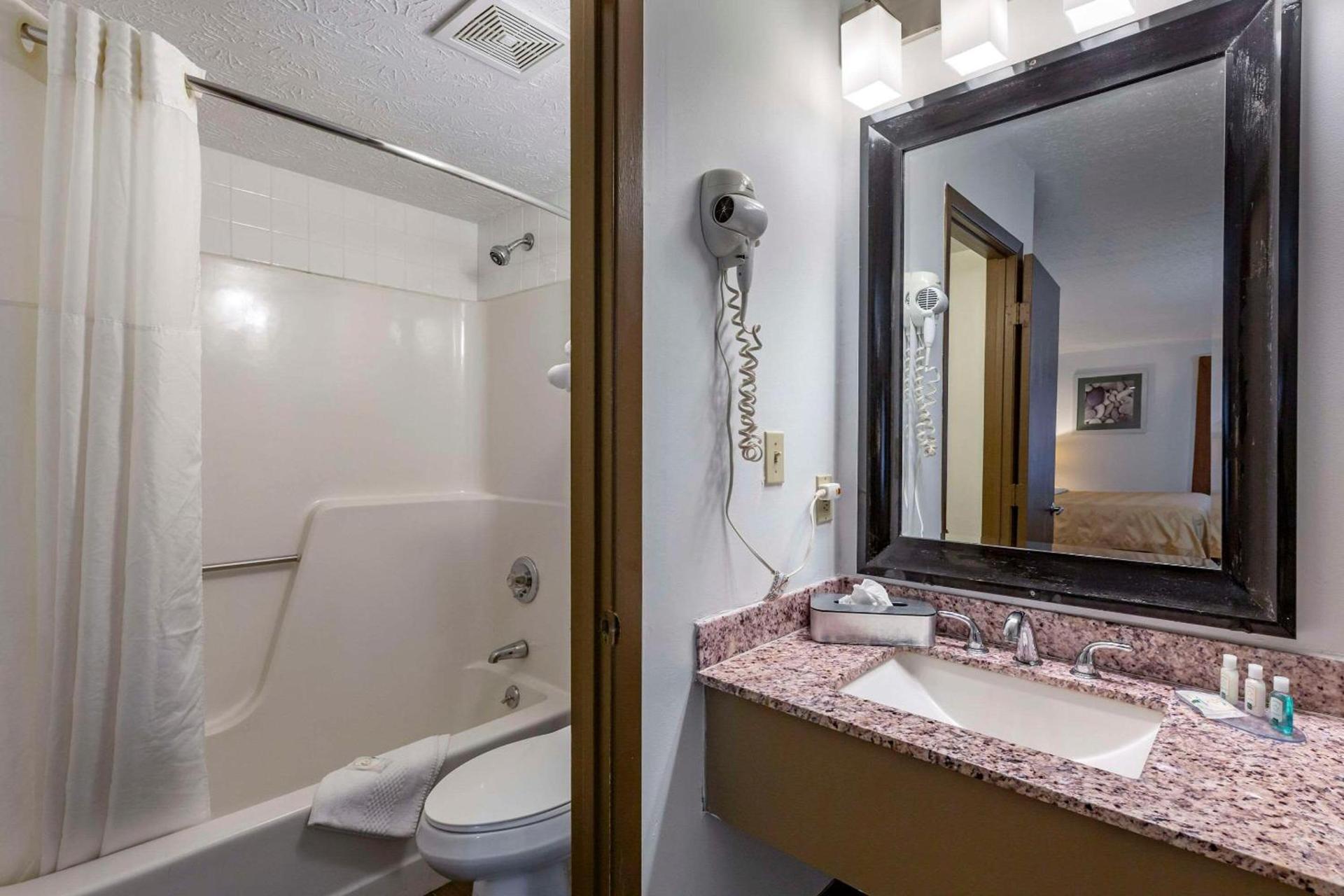 Quality Inn Austintown-Youngstown West photo 20