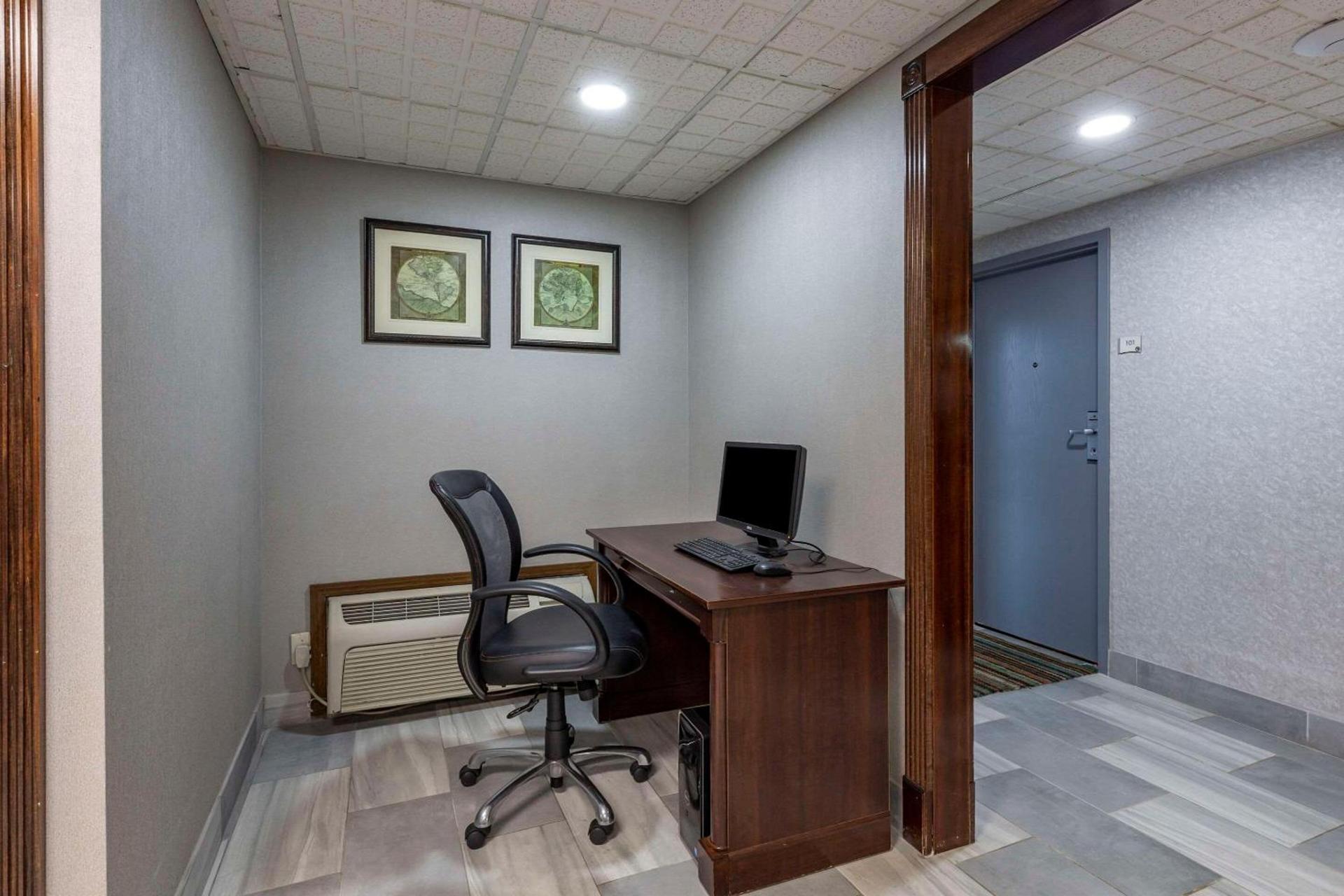 Quality Inn Austintown-Youngstown West photo 25