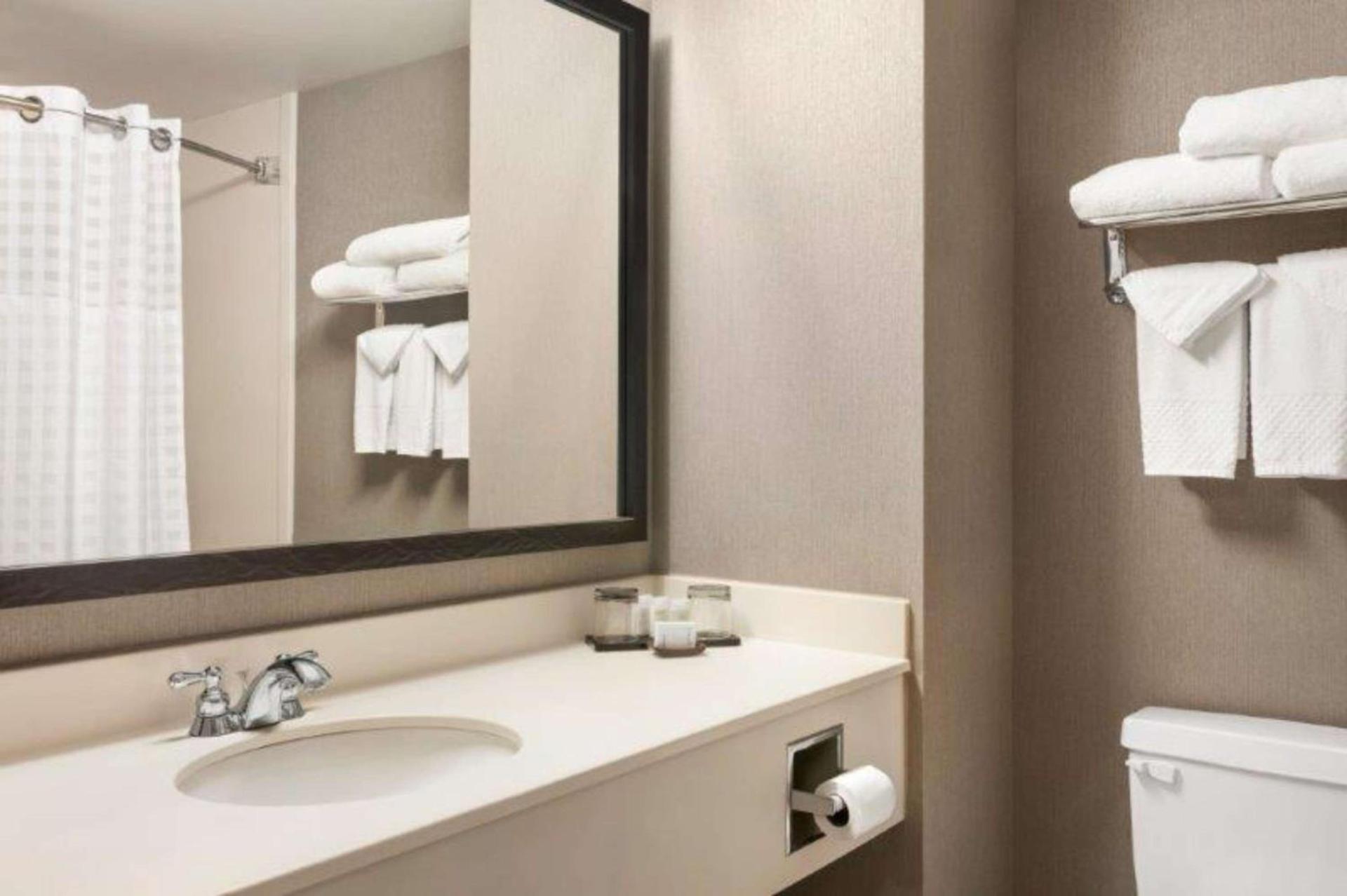 Embassy Suites Northwest Arkansas - Hotel, Spa & Convention Center photo 50