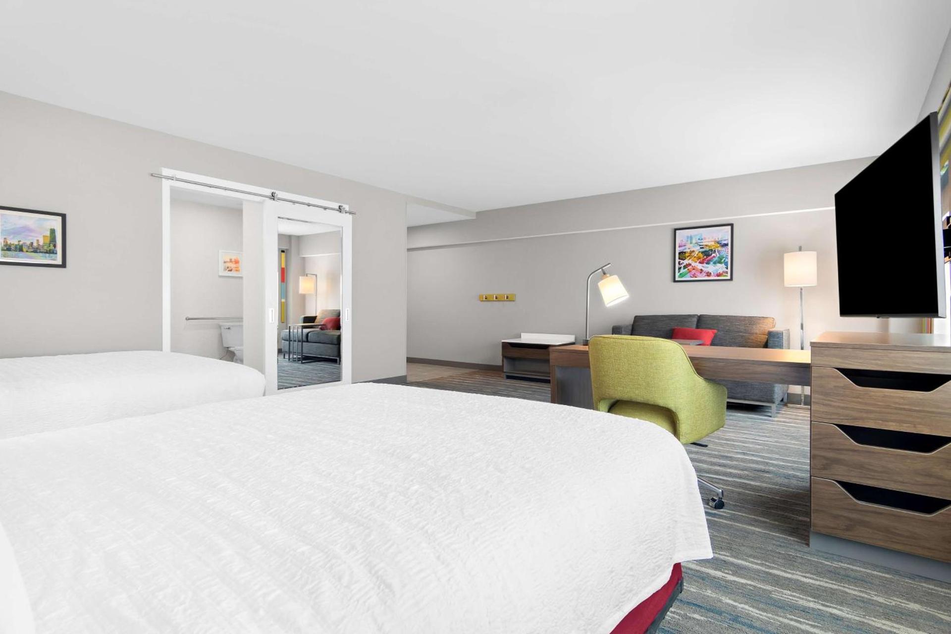 Hampton Inn & Suites Chicago Medical District Uic photo 9