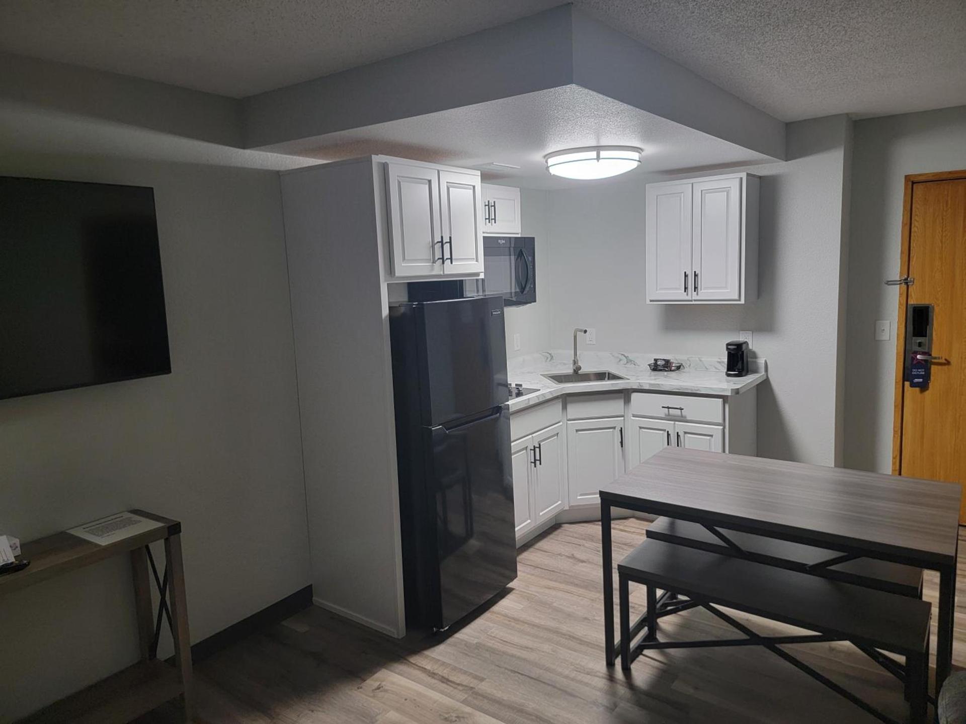 Americas Best Value Inn and Suites Bismarck photo 28