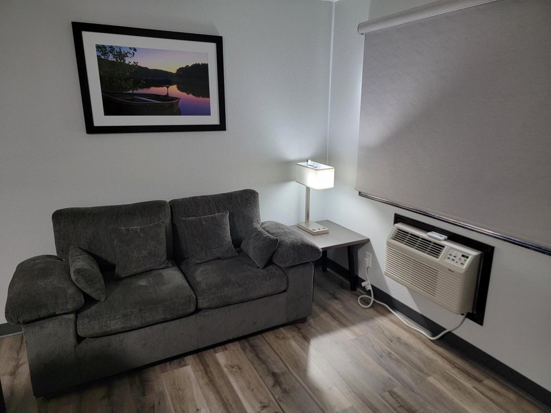 Americas Best Value Inn and Suites Bismarck photo 31