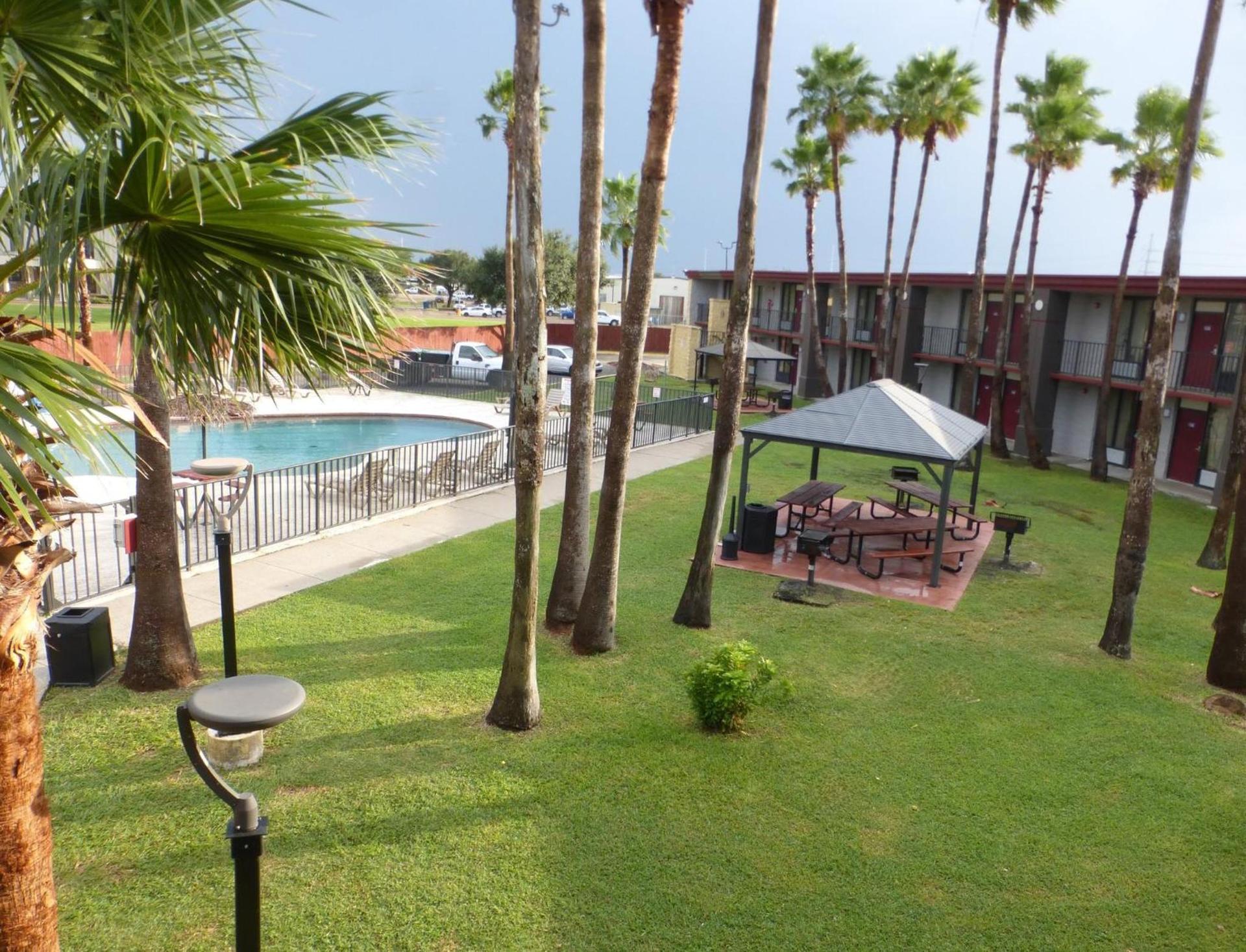 Red Roof Inn Corpus Christi North - Near Downtown photo 11