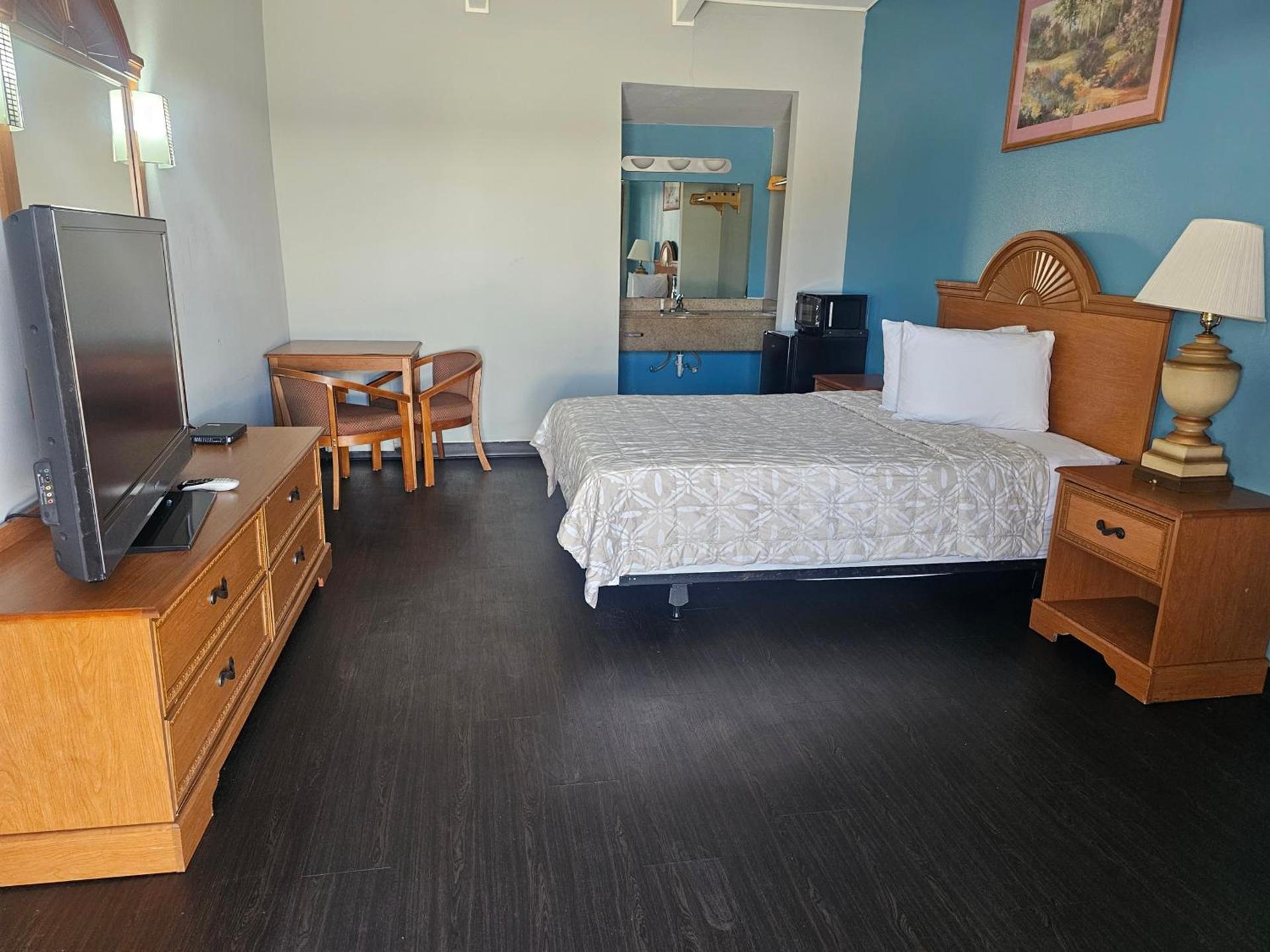 Luxury Inn & Suites and RV photo 2