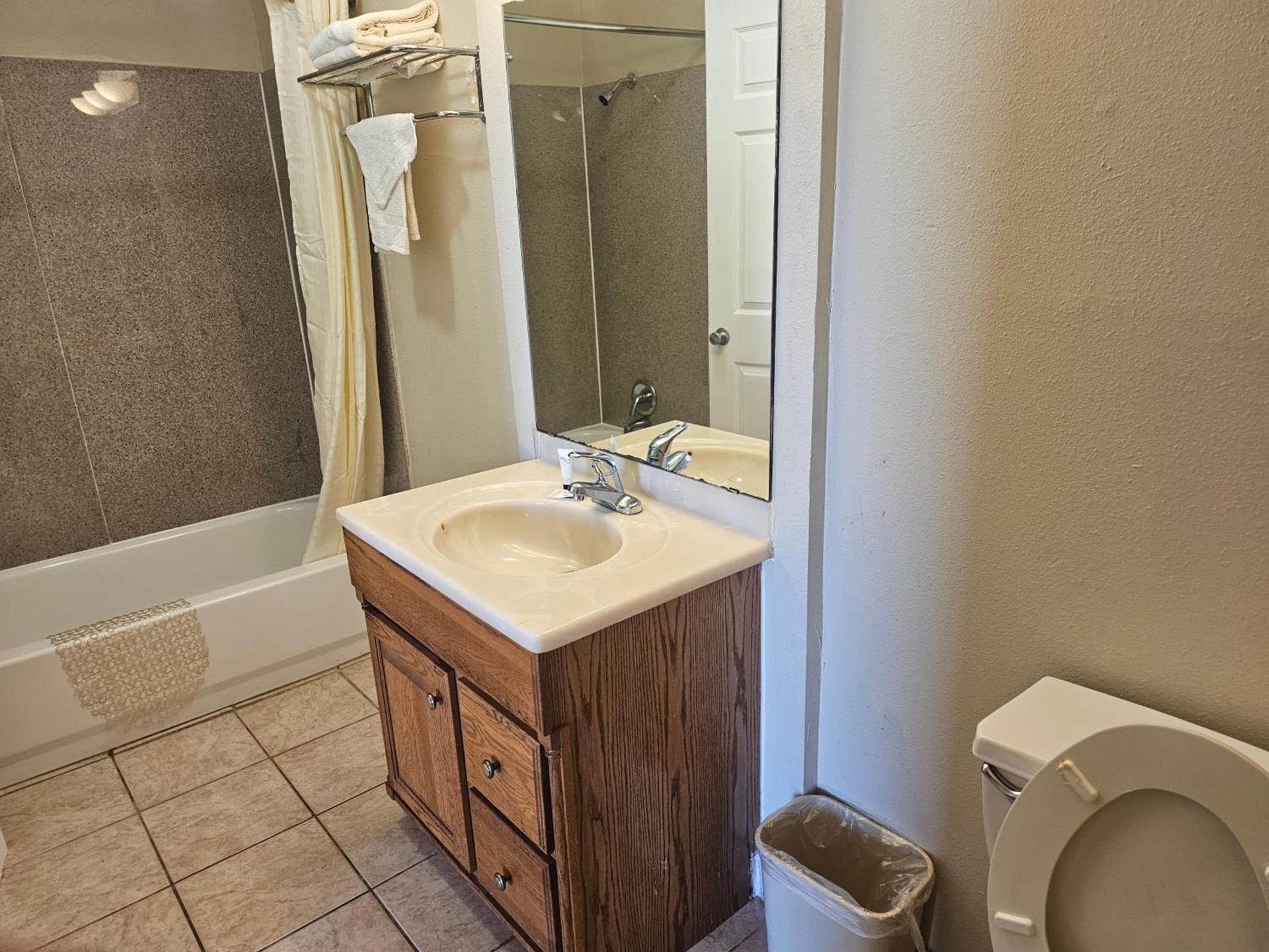 Luxury Inn & Suites and RV photo 7
