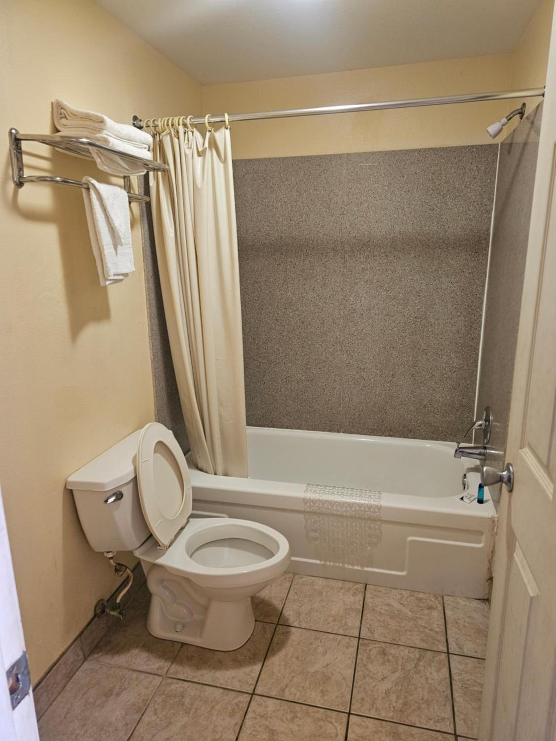Luxury Inn & Suites and RV photo 8