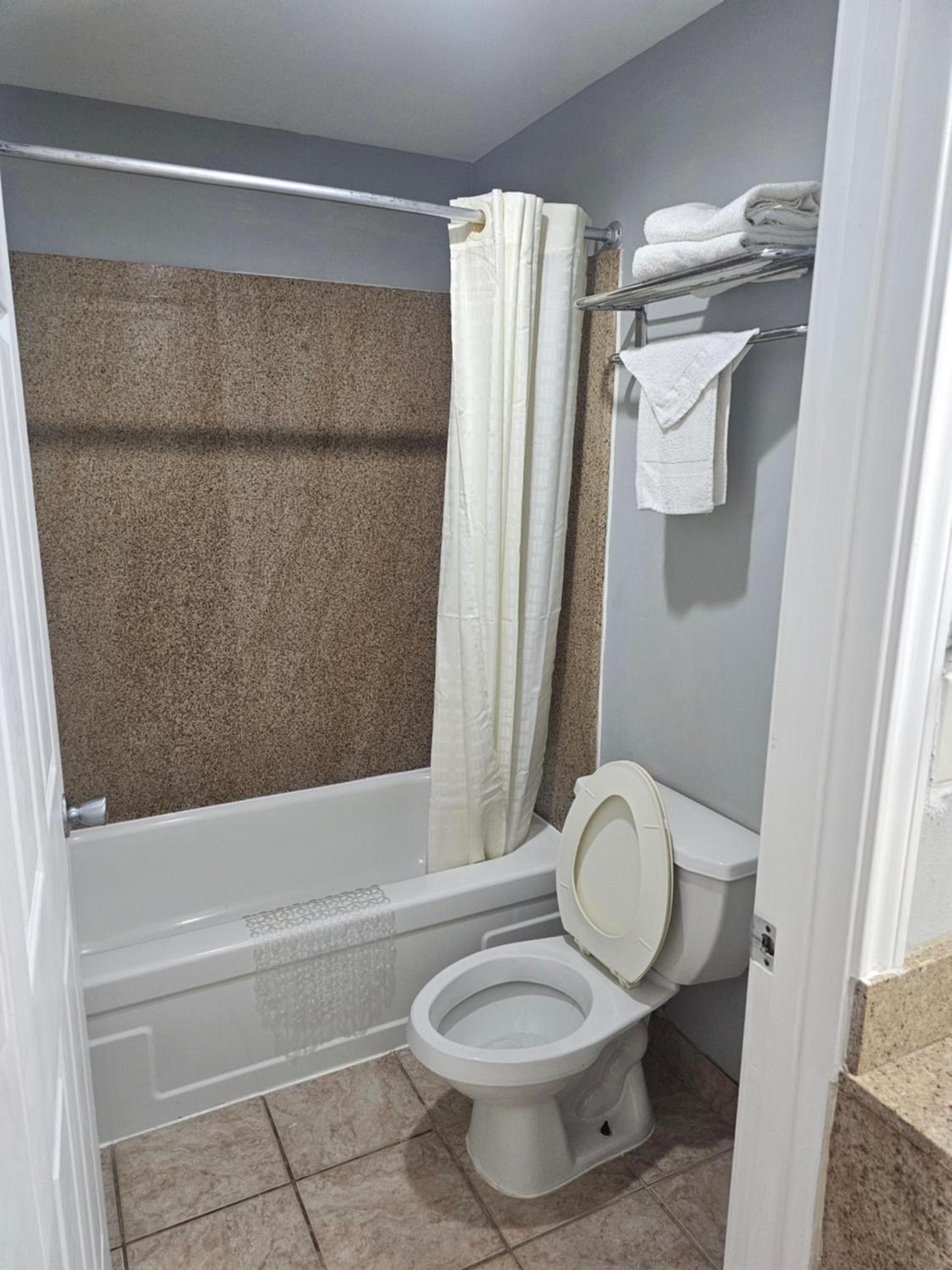 Luxury Inn & Suites and RV photo 9