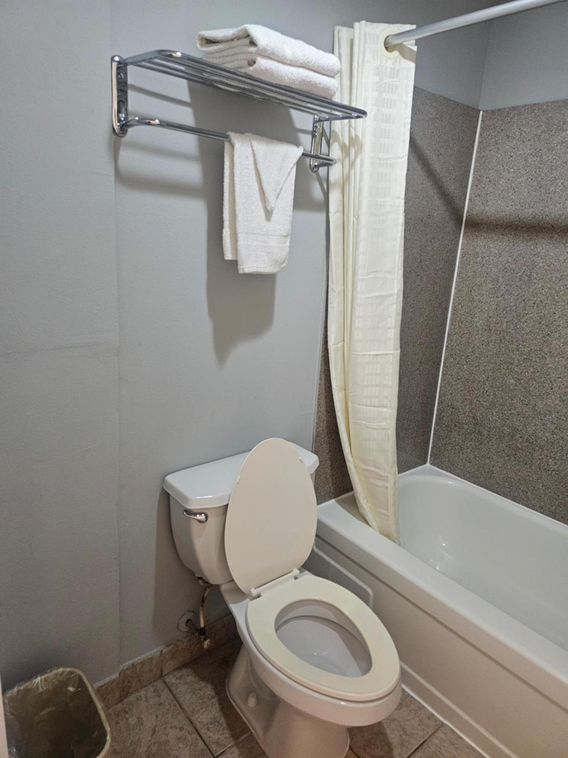Luxury Inn & Suites and RV photo 11