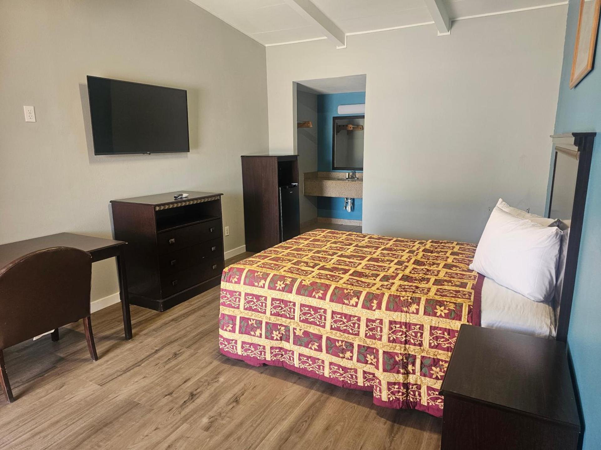 Luxury Inn & Suites and RV photo 13