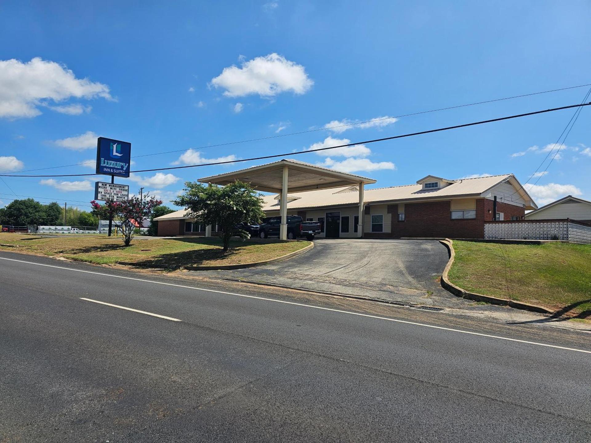 Luxury Inn & Suites and RV photo 1