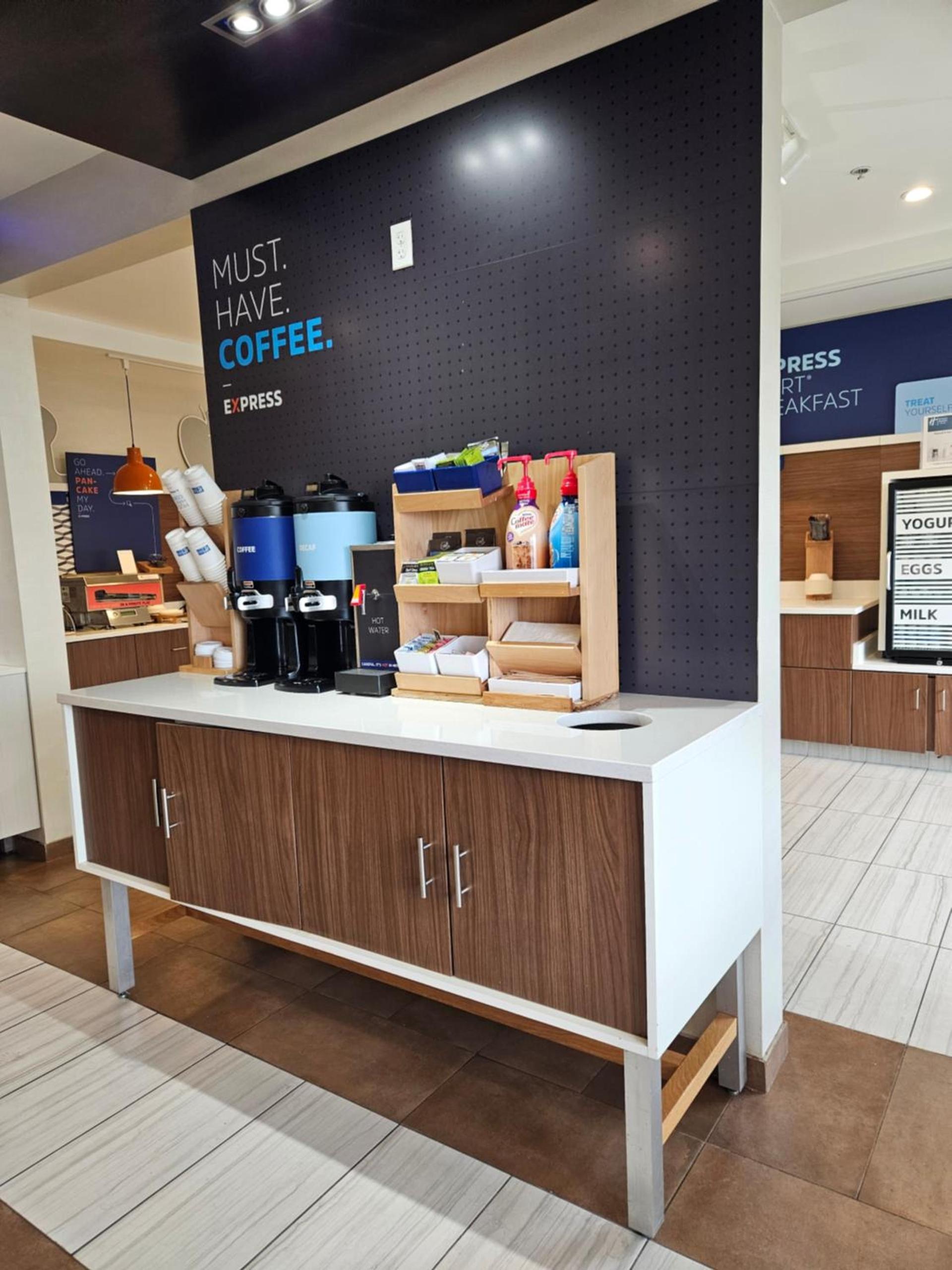 Holiday Inn Express & Suites Chicago West - St Charles by IHG photo 11
