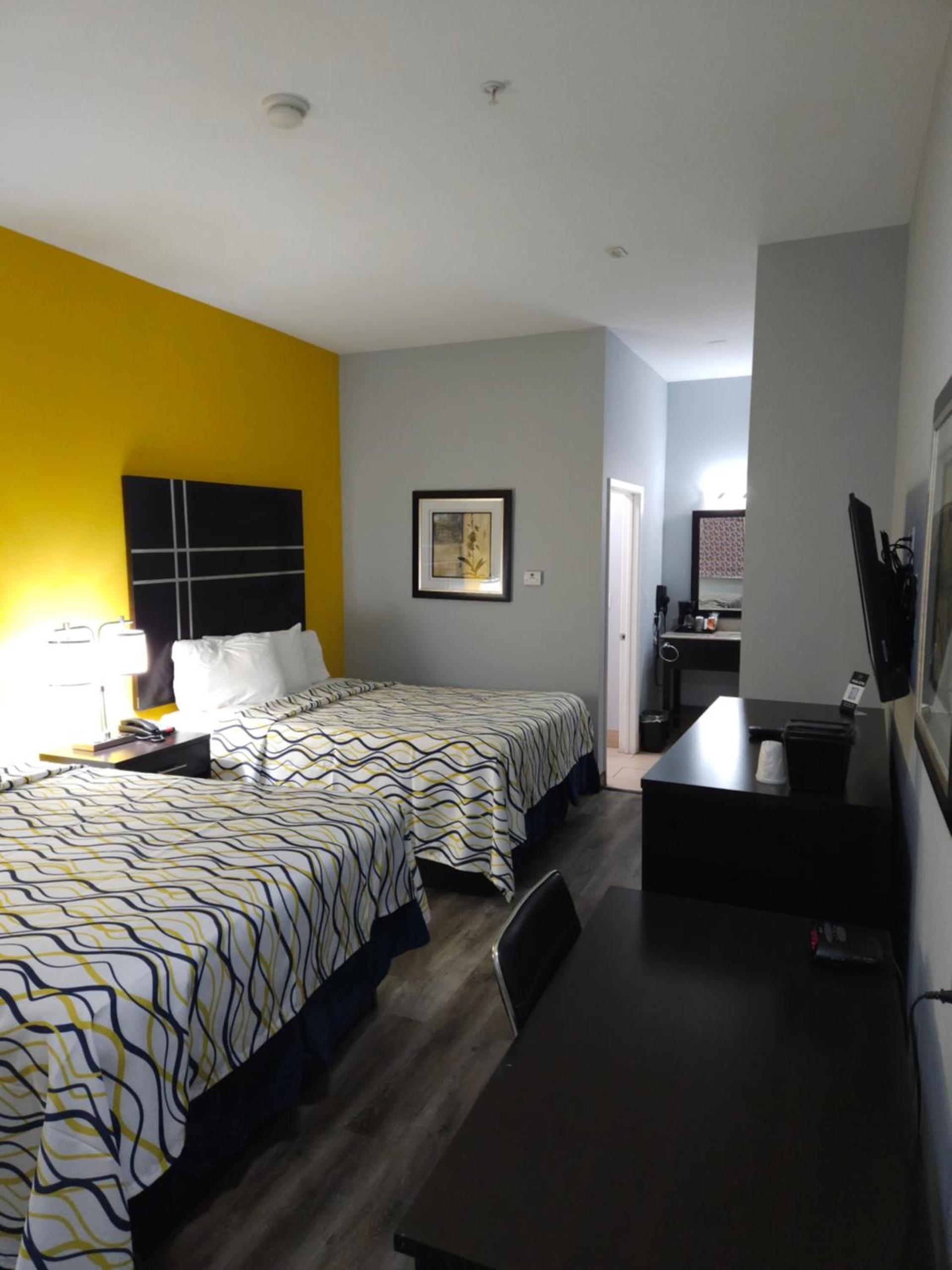 Executive Inn and Suites Tyler photo 2