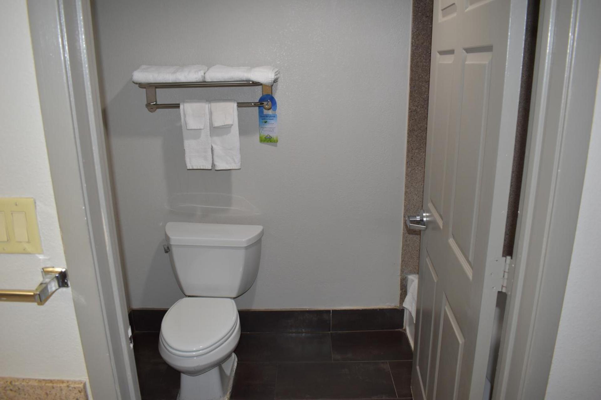 Days Inn by Wyndham Nacogdoches/SFA University/Downtown photo 60