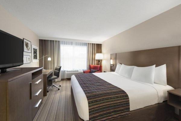 Country Inn & Suites by Radisson, Platteville, WI photo 57