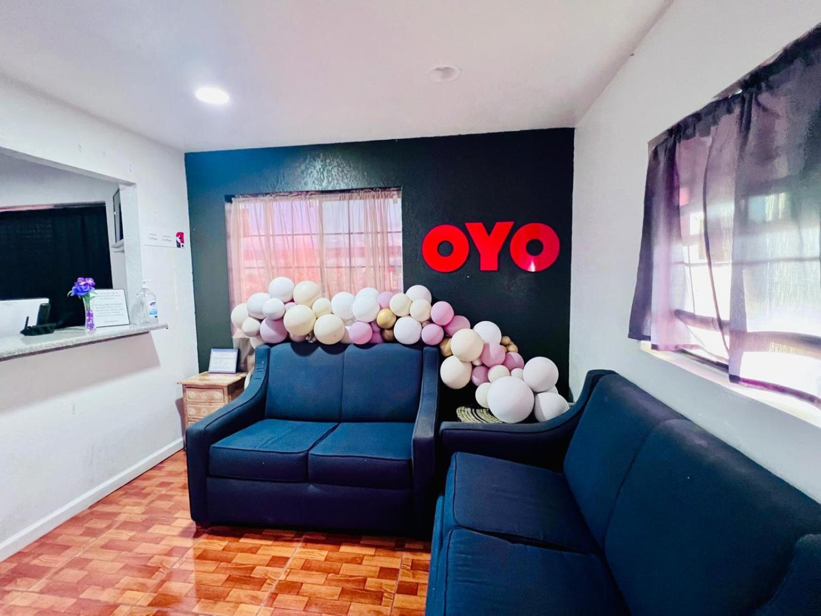 OYO Garden Inn and Suites Pearsall I-35 East photo 10