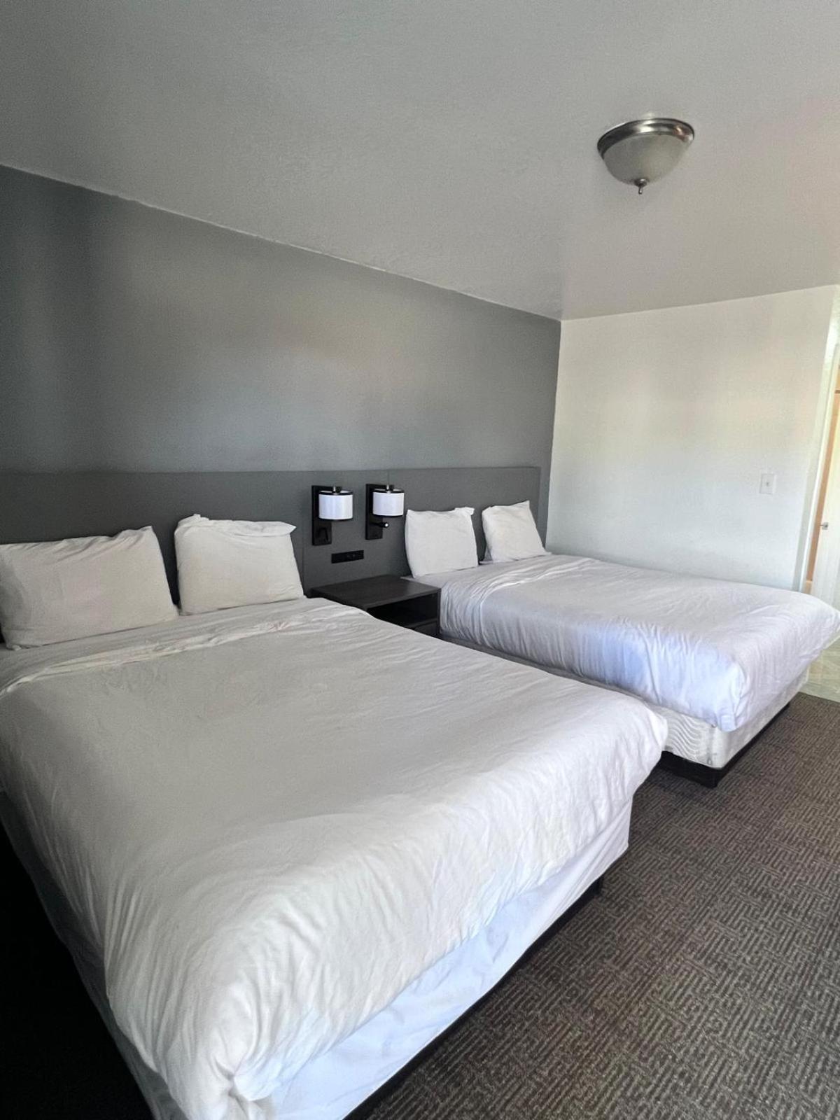 OYO Garden Inn and Suites Pearsall I-35 East photo 17
