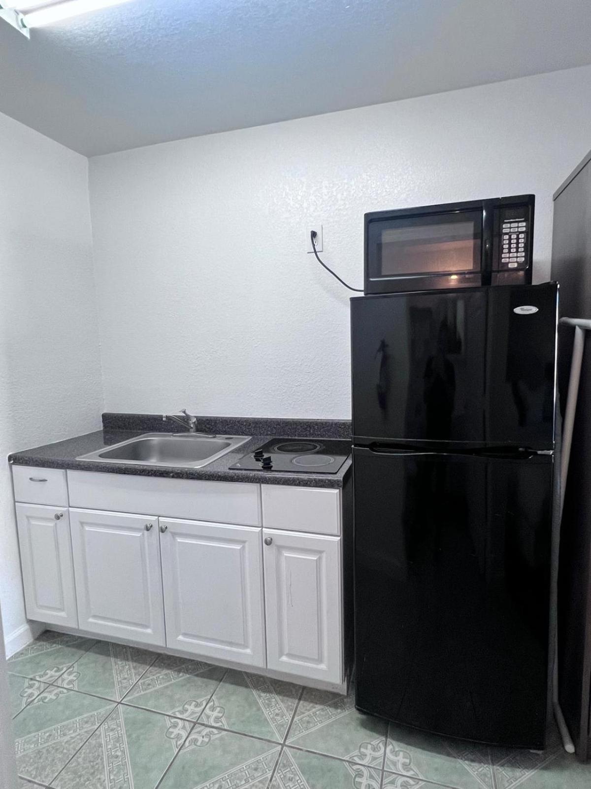 OYO Garden Inn and Suites Pearsall I-35 East photo 16