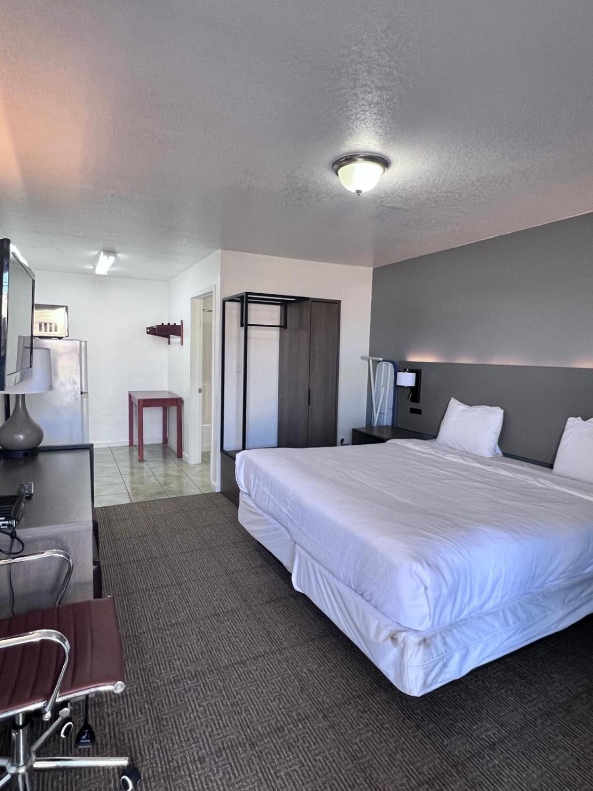 OYO Garden Inn and Suites Pearsall I-35 East photo 19
