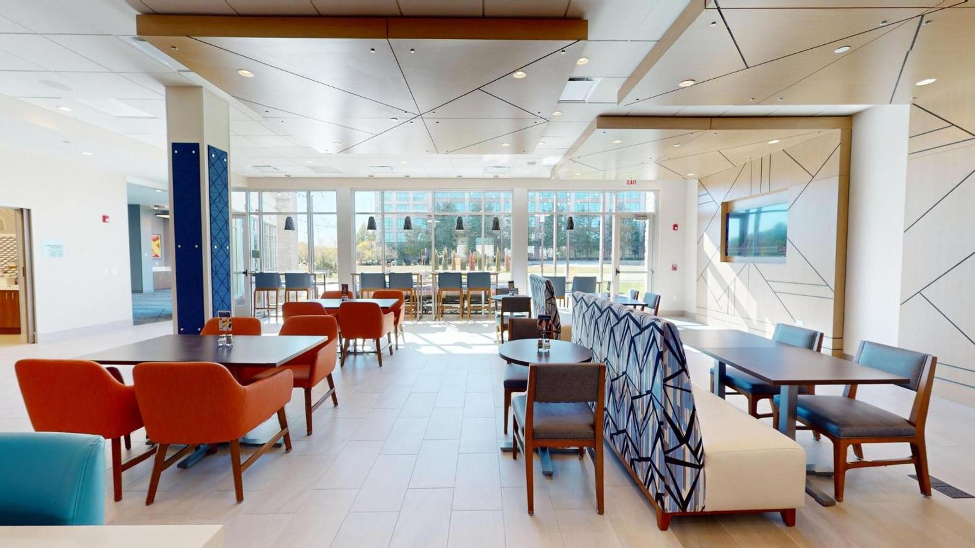 Holiday Inn Express & Suites Chicago Schaumburg, an IHG Hotel photo 77