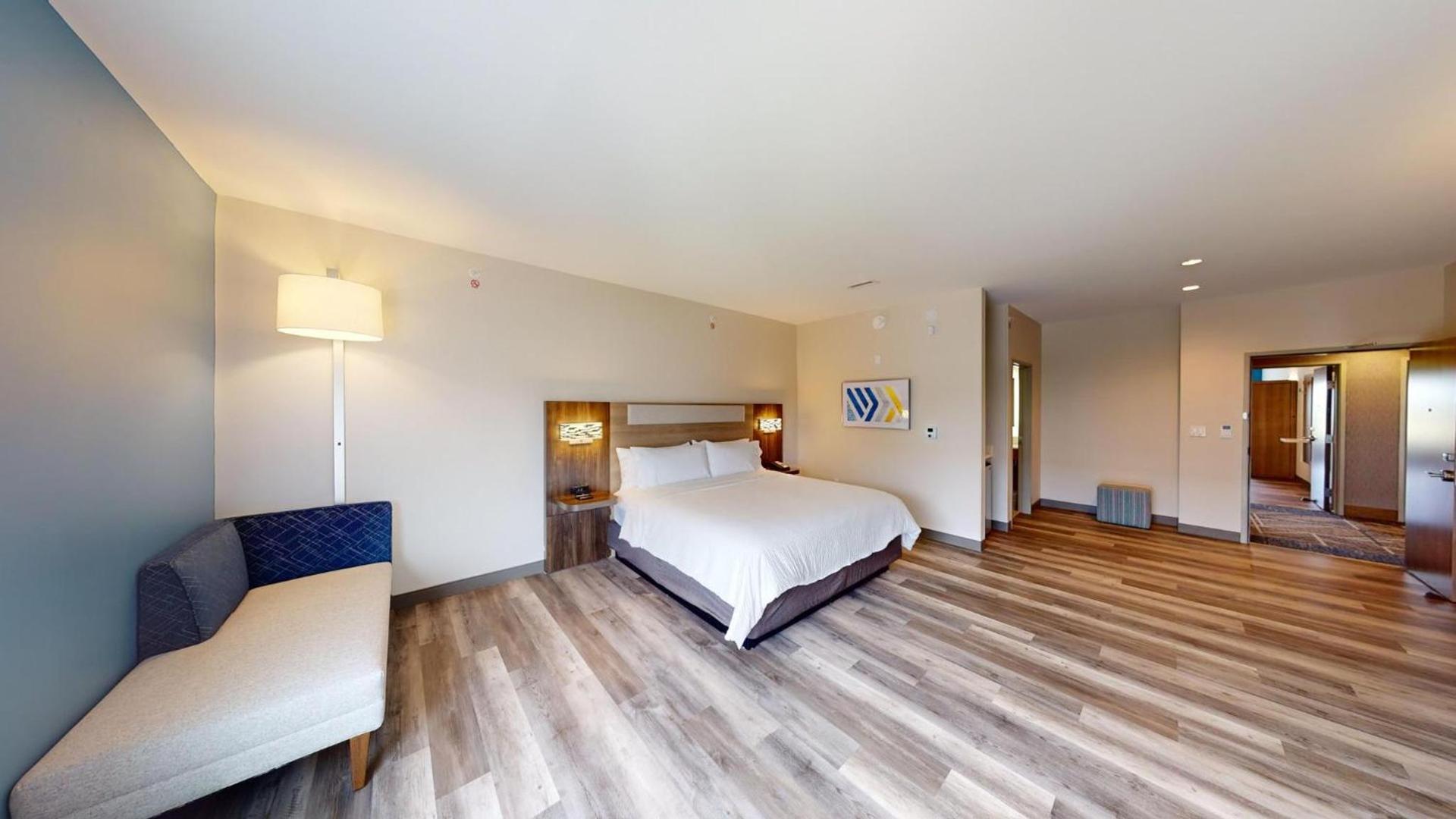 Holiday Inn Express & Suites Chicago Schaumburg, an IHG Hotel photo 96