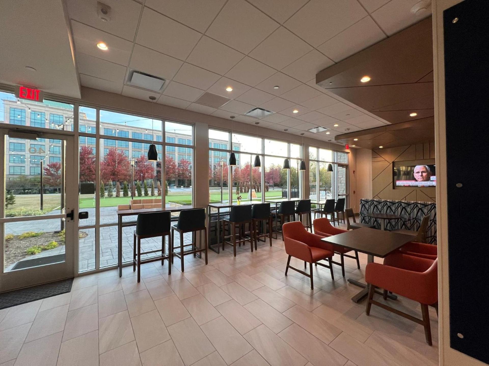 Holiday Inn Express & Suites Chicago Schaumburg, an IHG Hotel photo 78