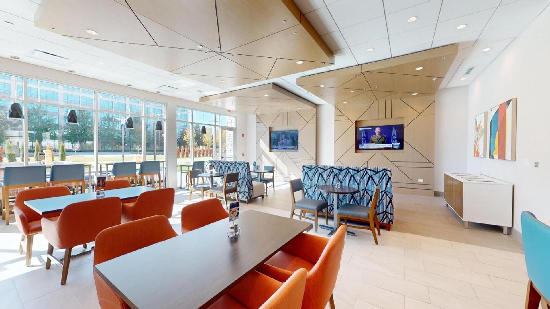 Holiday Inn Express & Suites Chicago Schaumburg, an IHG Hotel photo 70